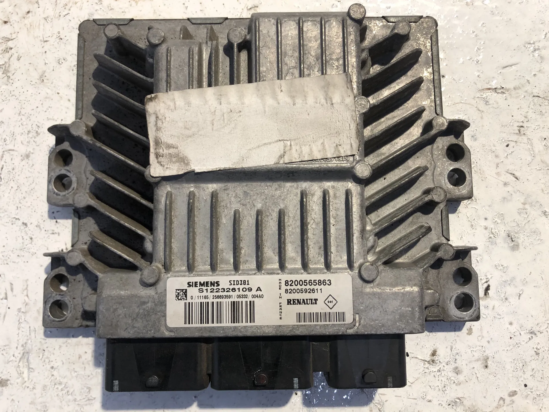 CENTRALINA MOTORE con codice 8200565863 / 8200592611 / S122326109A / 011165/256693591/05332/004A0 da RENAULT Megane Scenic (06>) 1500 Diesel (2007)