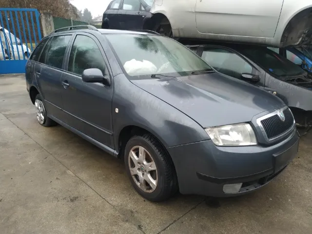 FENDINEBBIA DESTRO SKODA FABIA 00>07