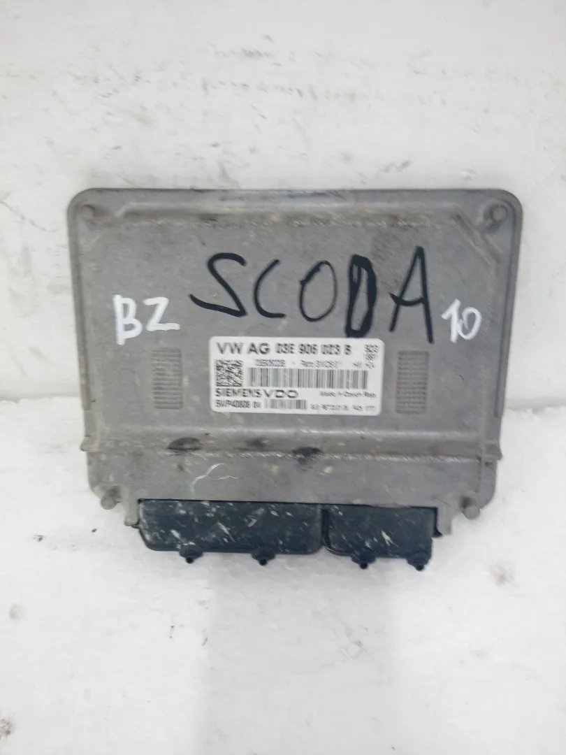 03e906023 / 5wp40808 / f4050777 CENTRALINA MOTORE SKODA Fabia Berlina 2Â° Serie 1200 BENZINA (2011)