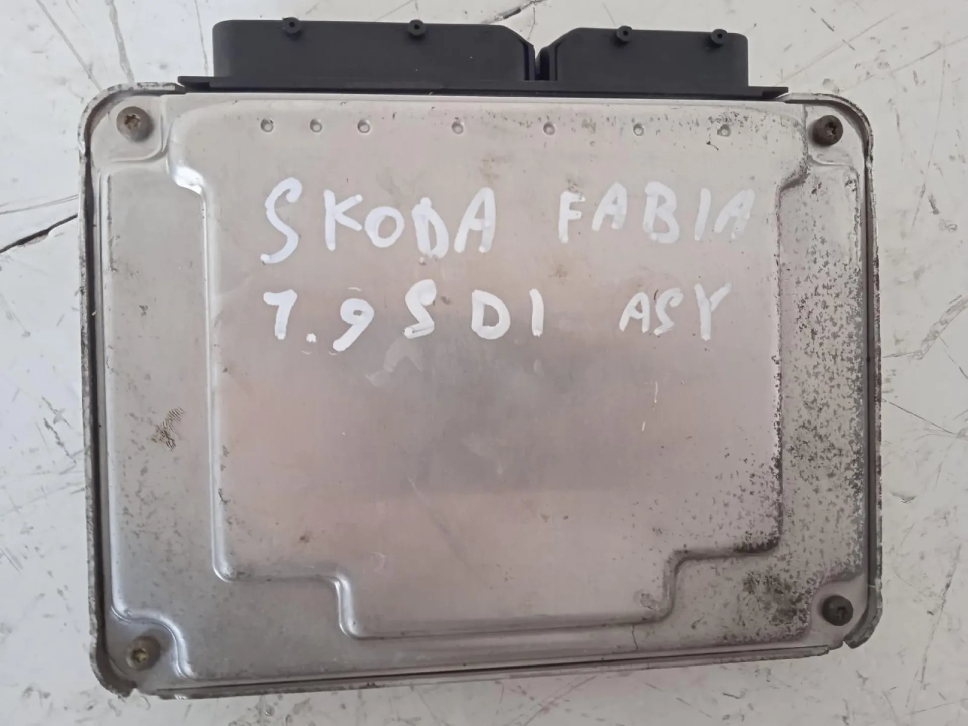 CENTRALINA MOTORE con codice 0281010965 da SKODA Fabia Berlina 2Â° Serie 1900 Diesel con codice motore ASY/ASY (2009)