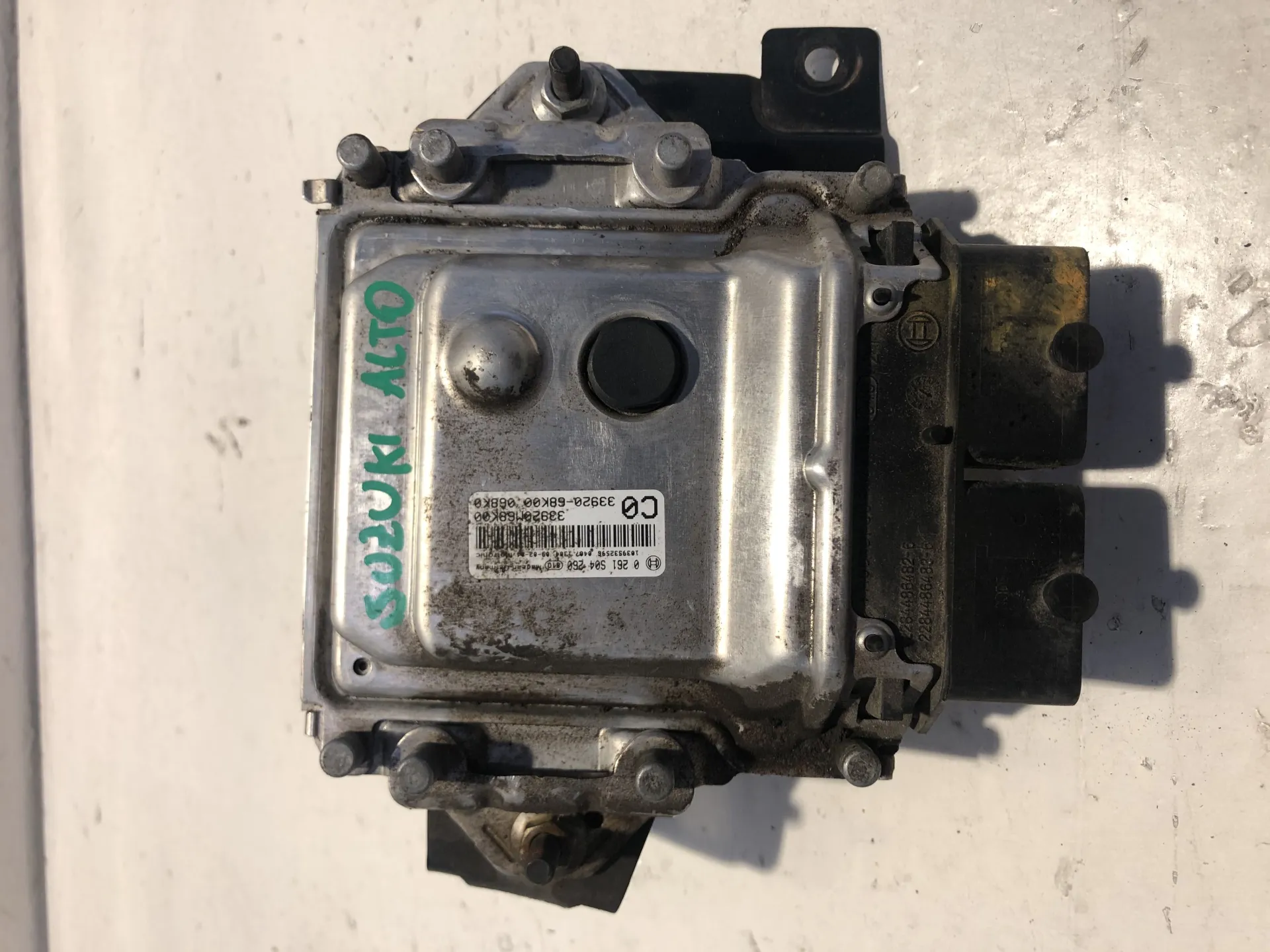 CENTRALINA MOTORE con codice 0261S04260 / 1039S32596 / 33920M68K00 / 3392068K00 da SUZUKI Alto 3Â° Serie 1000 Benzina (2009)