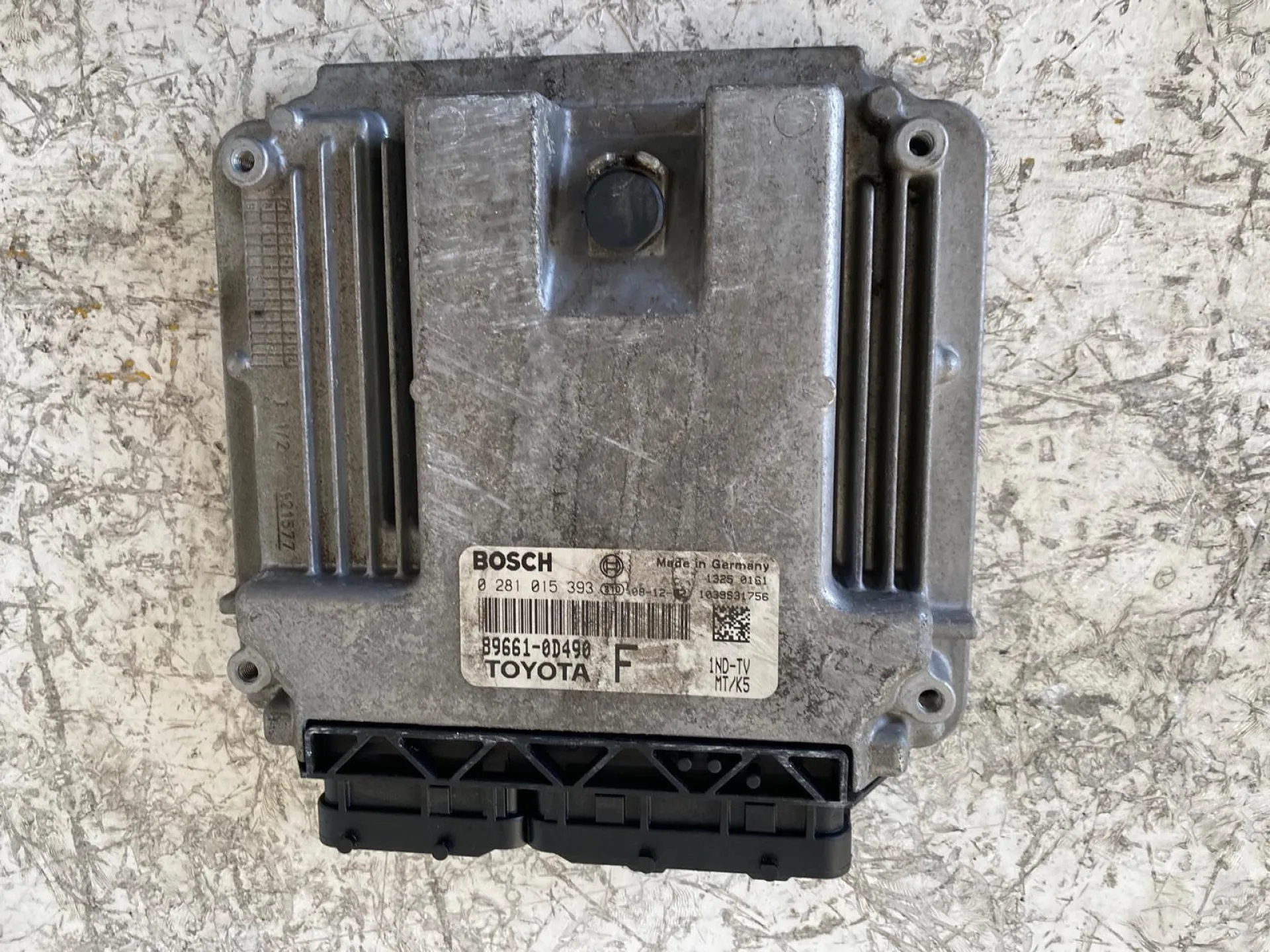 CENTRALINA MOTORE con codice 0281015393 da TOYOTA Yaris Serie (11>13) 1400 Diesel con codice motore 1ND FTV/1ND FTV (2012)