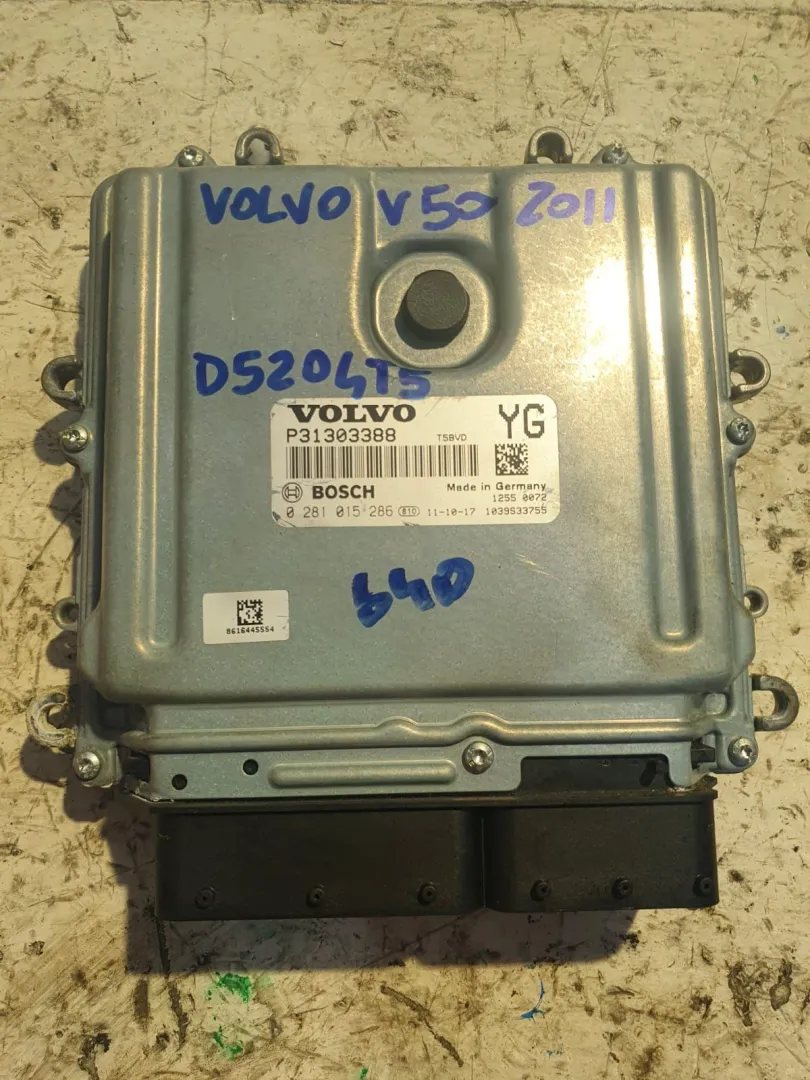CENTRALINA MOTORE con codice 31303388 / 0281015286 / 12550072 / 1039S33755 / 8616445554 da VOLVO V50 2Â° Serie 2000 Diesel (2011)