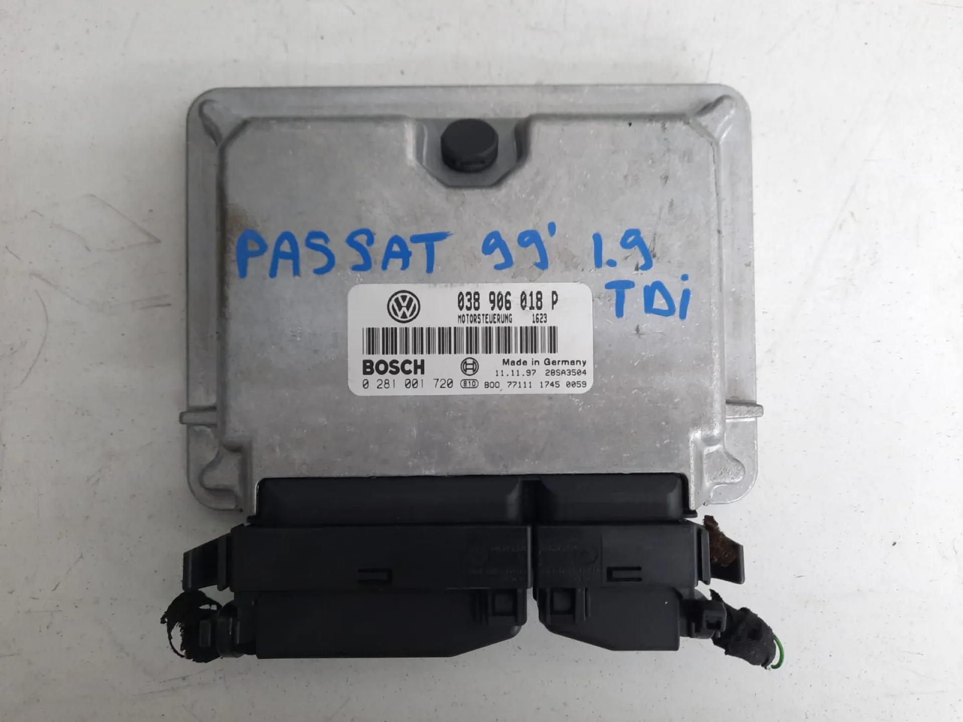Centralina motore VW Passat Berlina 1.9 TDI del 1998 CODICE RICAMBIO : 0281001720