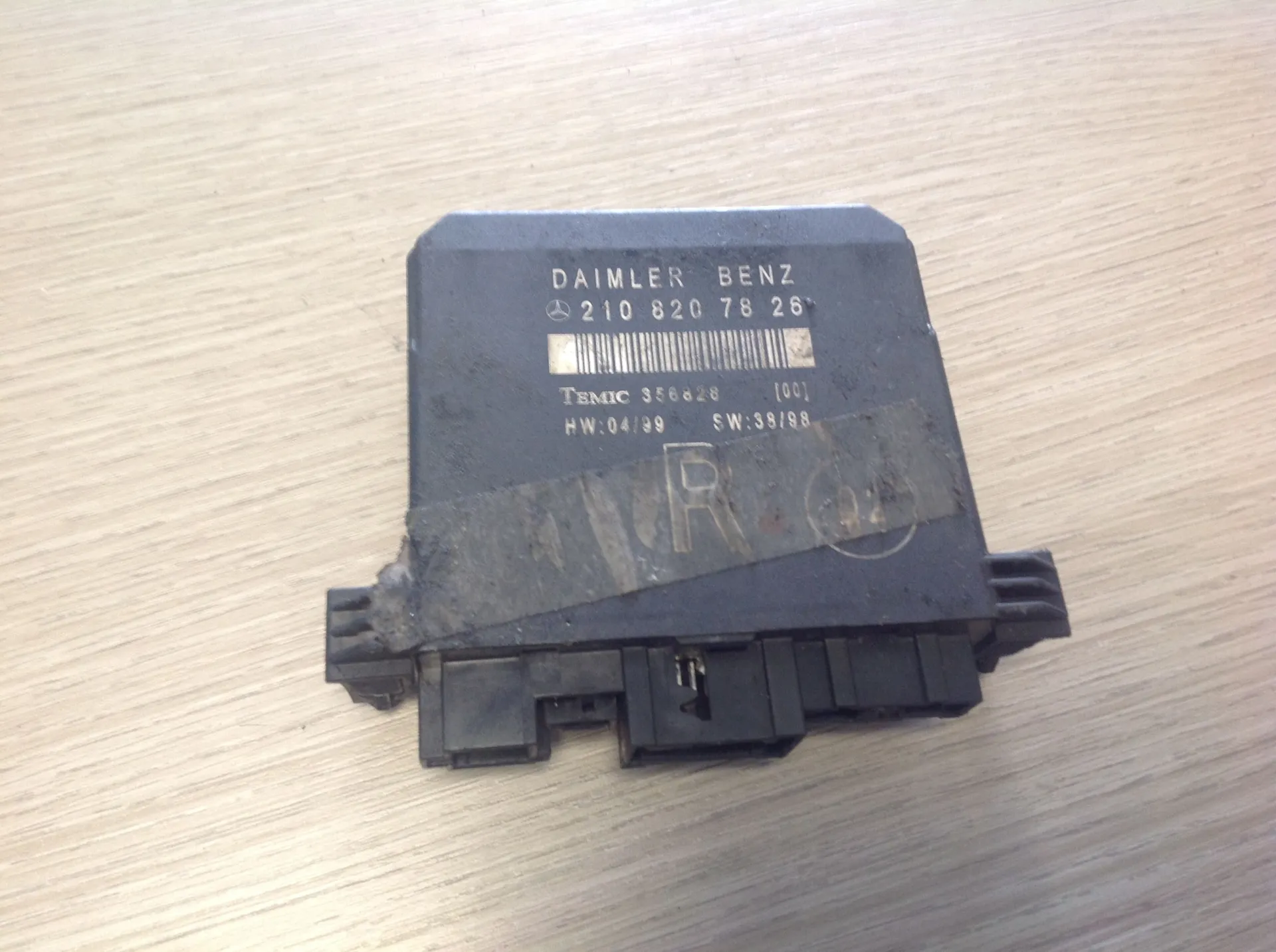 CENTRALINA PORTA DX PASSEGGERO con codice 2108207826 TEMIC 356828 da 2108207826 TEMIC 356828 MERCEDES Classe E Berlina W210 2Â° Serie Diesel