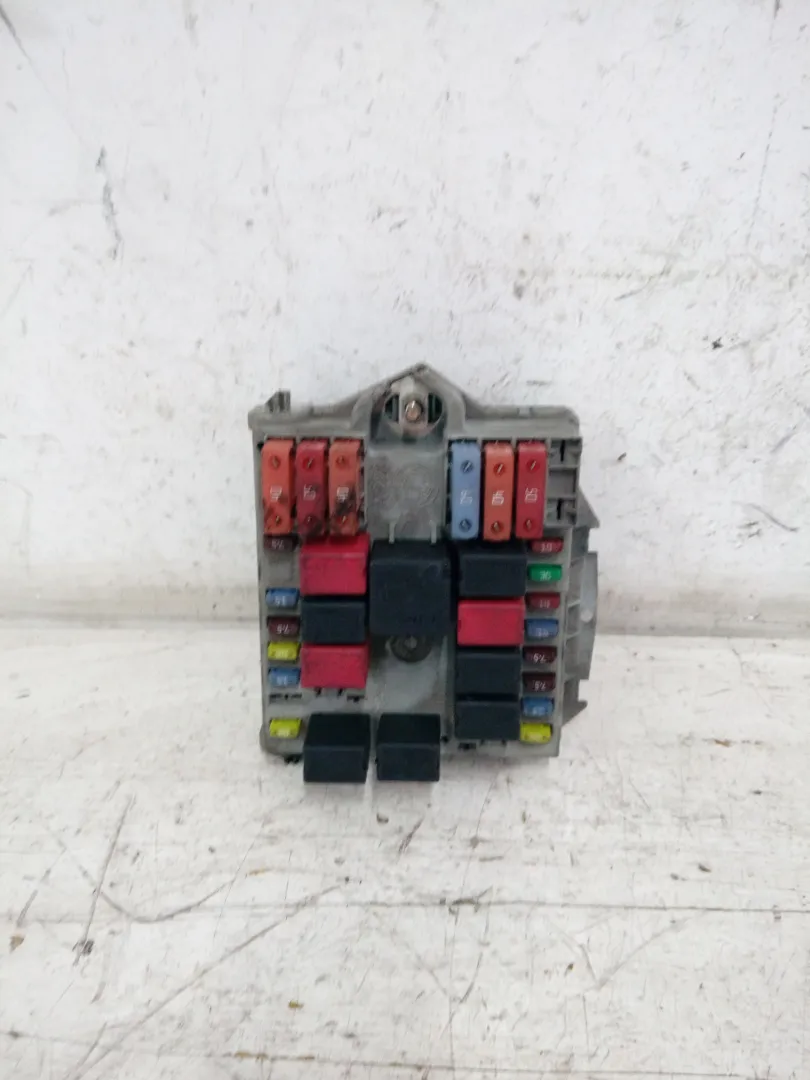 CENTRALINA PORTA FUSIBILI con codice 51742420 / 339061 da ALFA ROMEO 147 Serie (937_) (05>10) 1900 Diesel (2006)