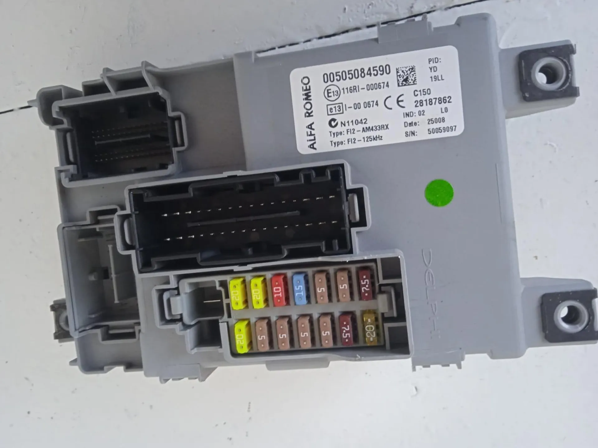 CENTRALINA PORTA FUSIBILI con codice 00505084590 da ALFA ROMEO Mito Serie (955_) (08>) 1600 Diesel con codice motore 955A3000/955A3000 (2012)