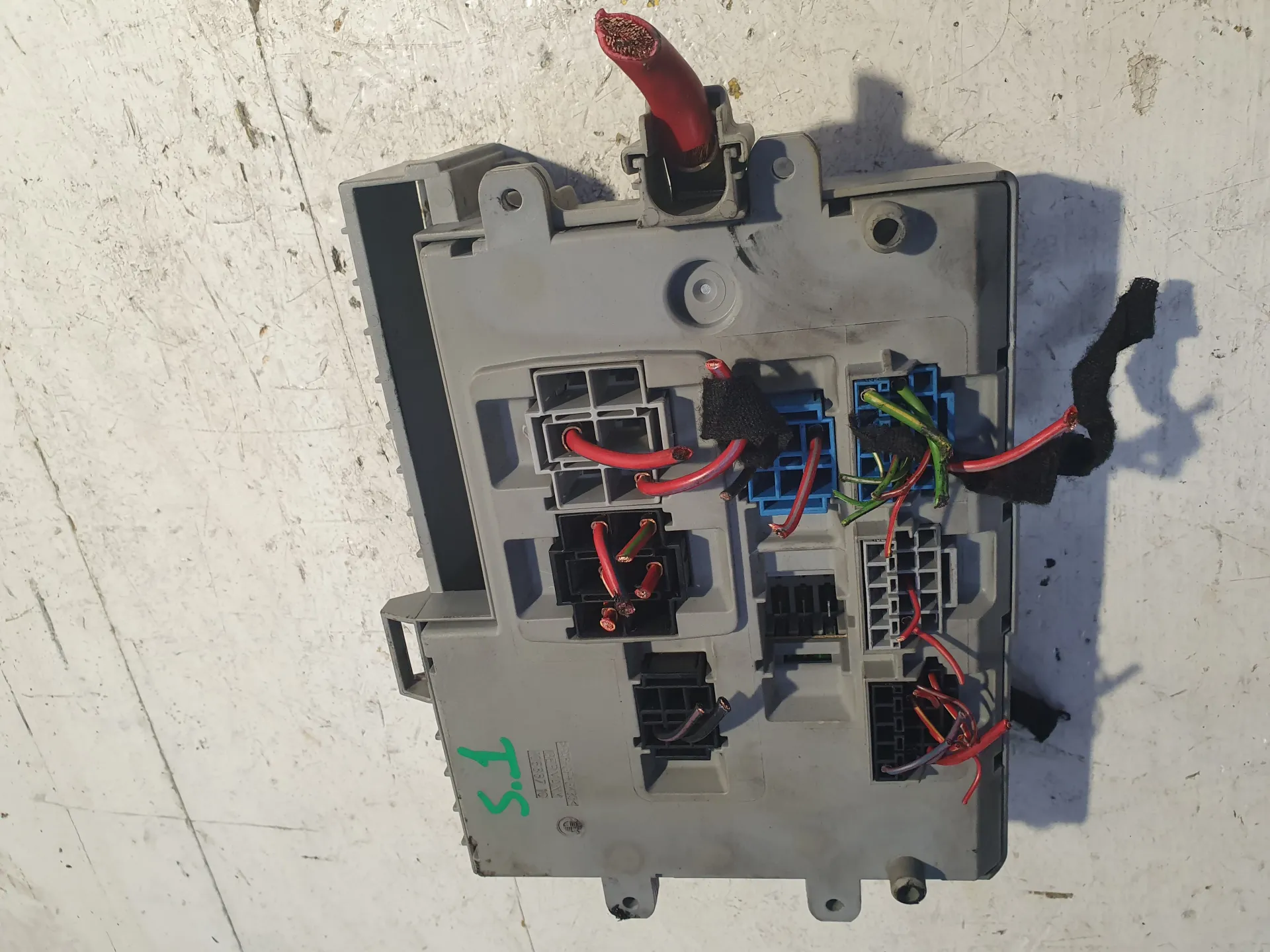 CENTRALINA PORTA FUSIBILI con codice B010094800 / 78433041030101 / 690660903 da BMW Serie 1 Serie (E87) (04>07) 2000 Diesel (2005)