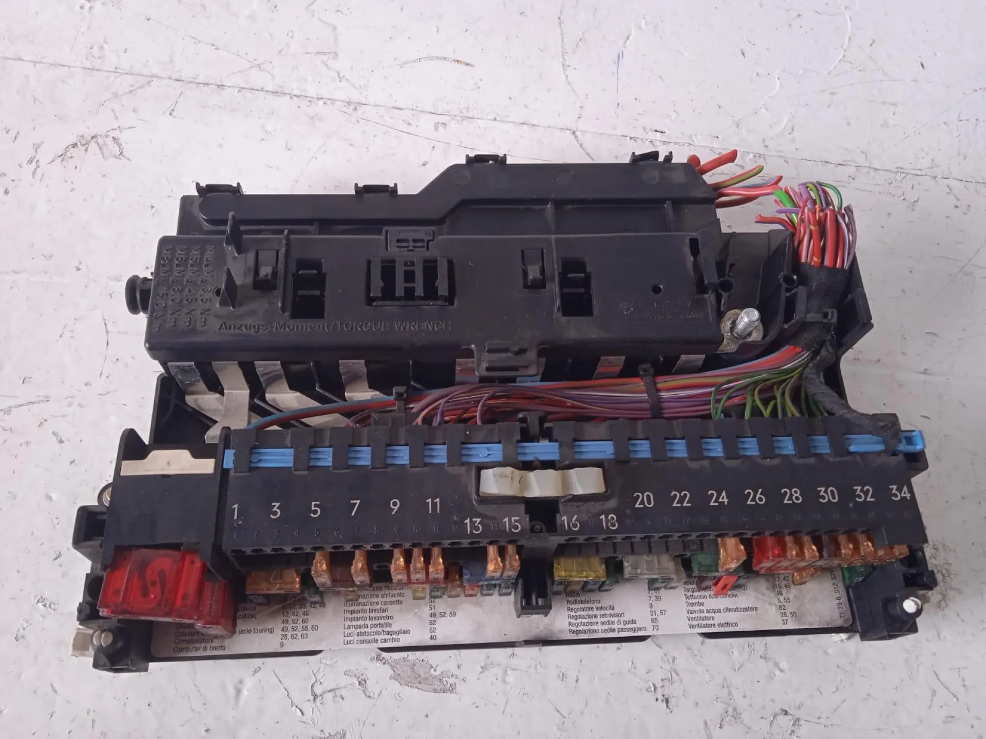 CENTRALINA PORTA FUSIBILI con codice 18500000000 da BMW Serie 3 E46 Berlina 2000 Diesel con codice motore 204D1/204D1 (2001)