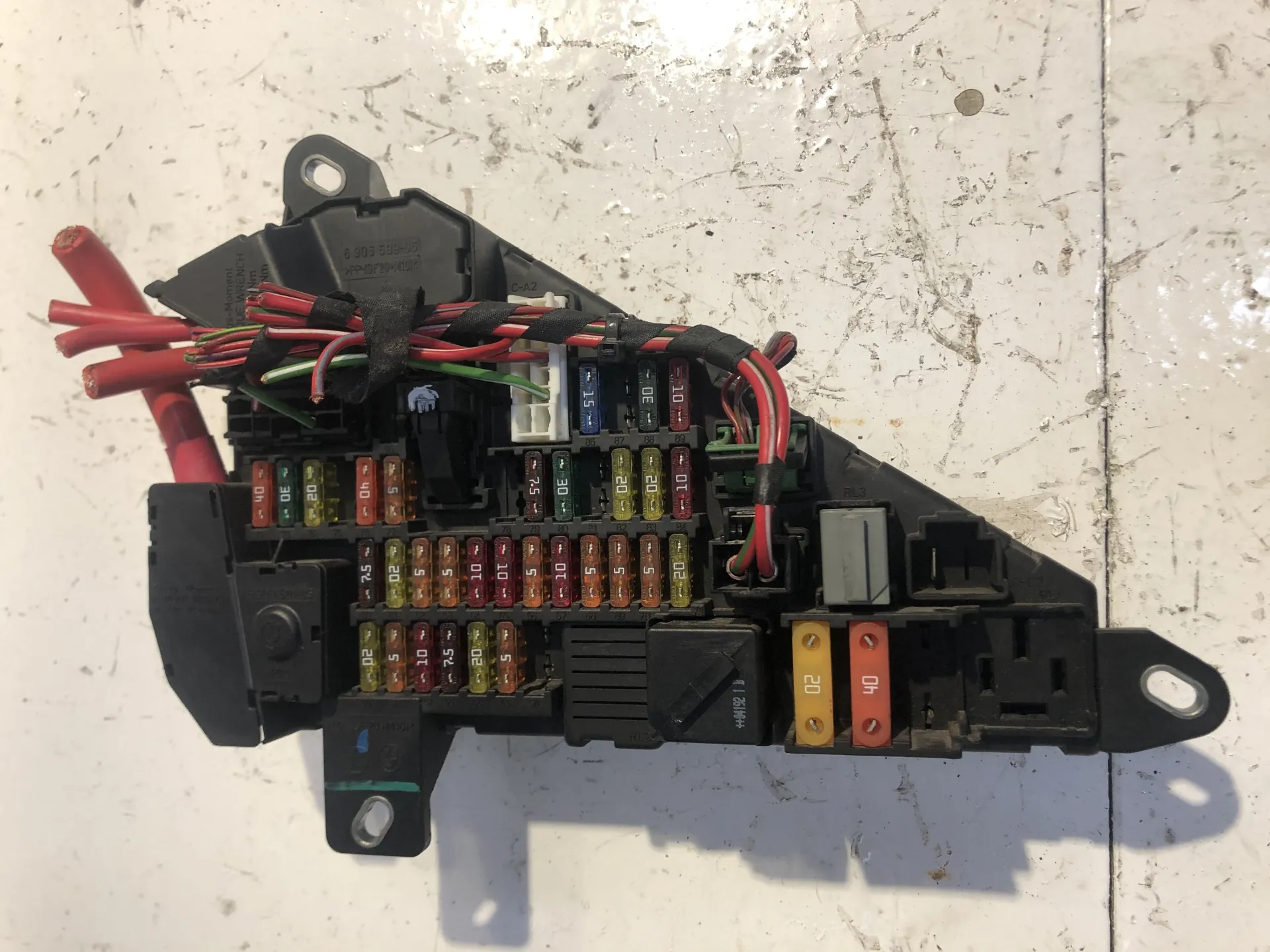 CENTRALINA PORTA FUSIBILI con codice 690659905 / 69058806 / 6906588 da BMW Serie 5 E60 2500 Diesel (2004)