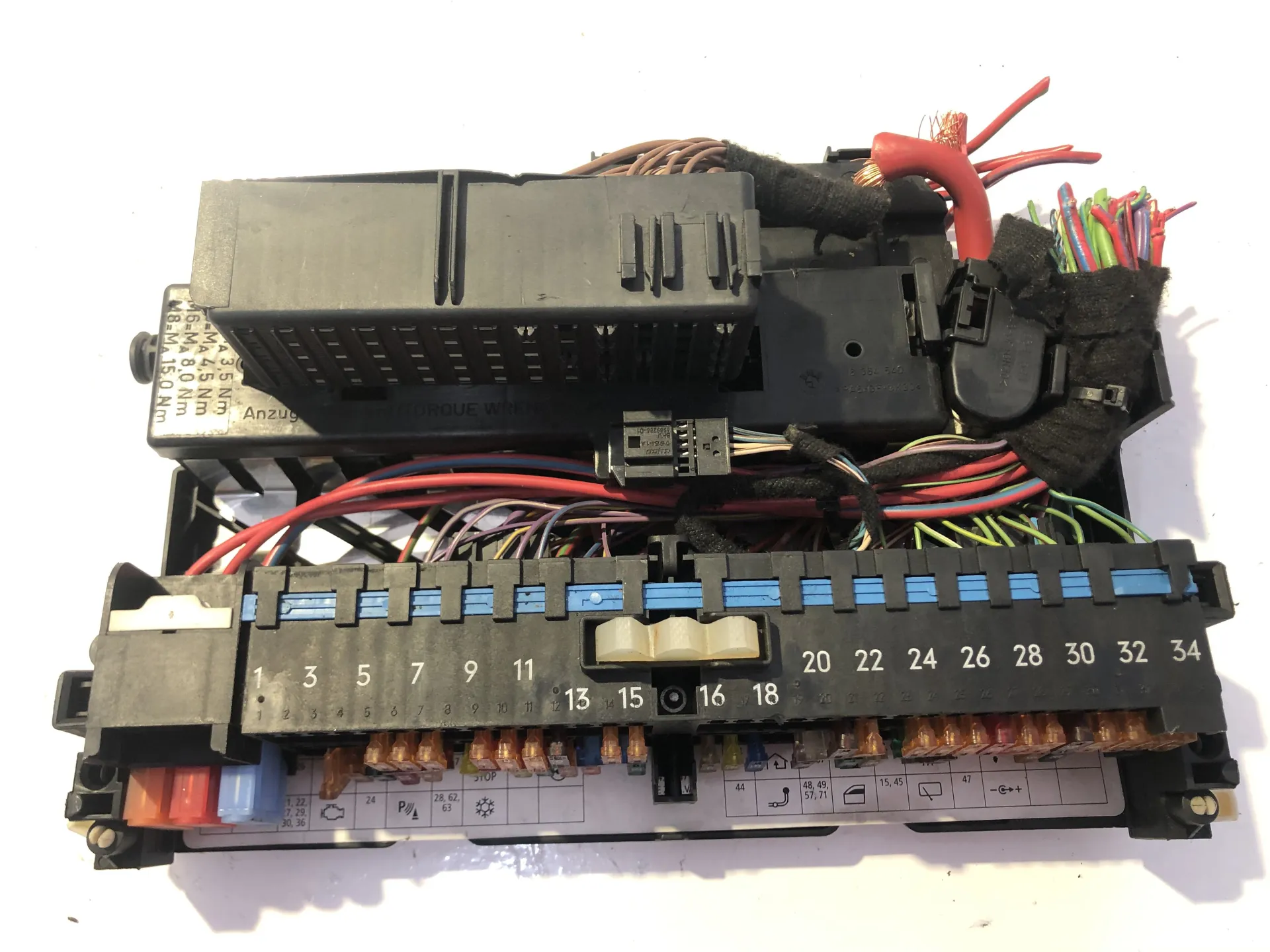 CENTRALINA PORTA FUSIBILI con codice 8364542 \ 0077818819 \ 18500000000 \ MR20080108 \90105498 da BMW X3 1Â° Serie 2000 Diesel (2008)