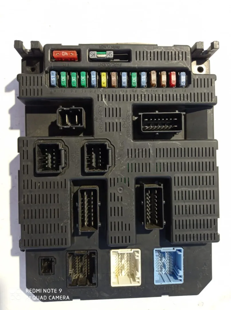 CENTRALINA PORTA FUSIBILI con codice 9659285680 da CITROEN C3 1Â° Serie 1400 Diesel (2002)