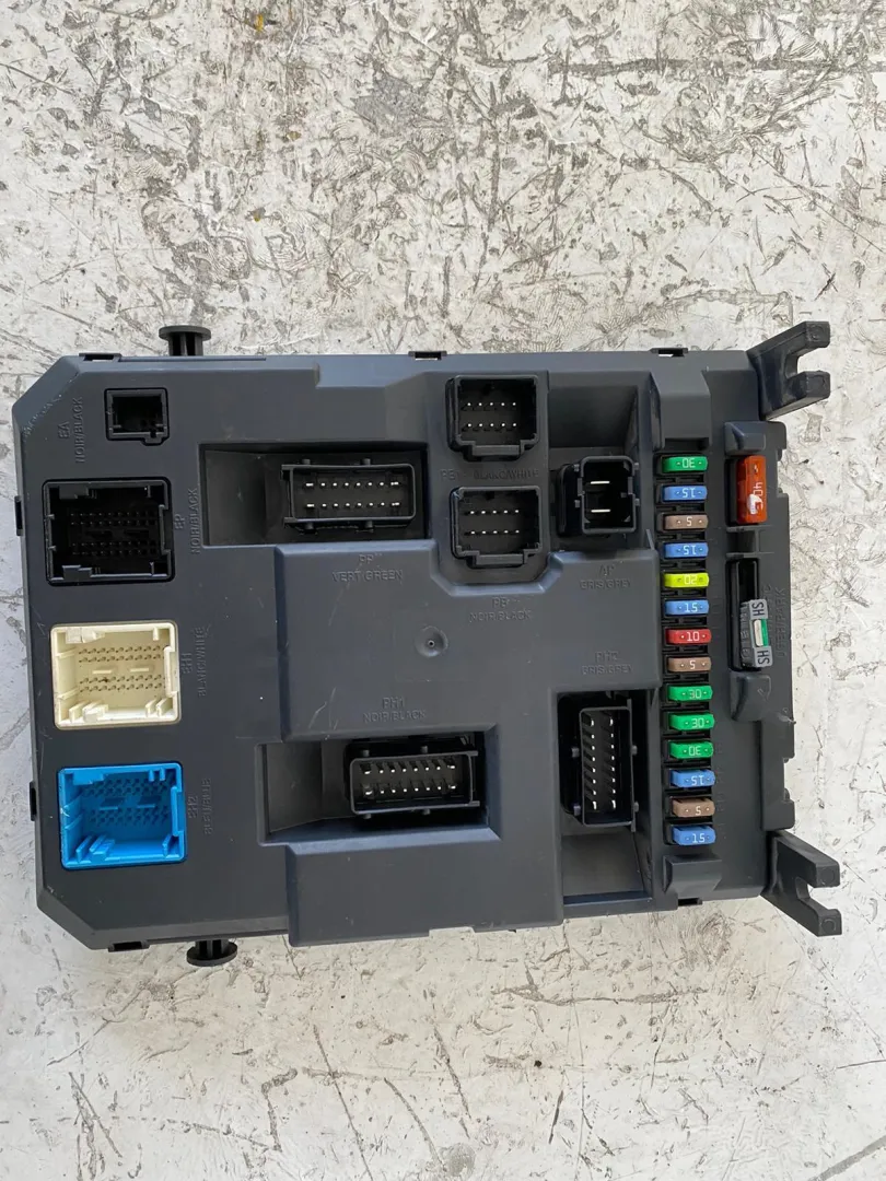 CENTRALINA PORTA FUSIBILI con codice 9664983280 da CITROEN C3 Serie (09>15) 1600 Diesel con codice motore 8HR/8HR (2013)