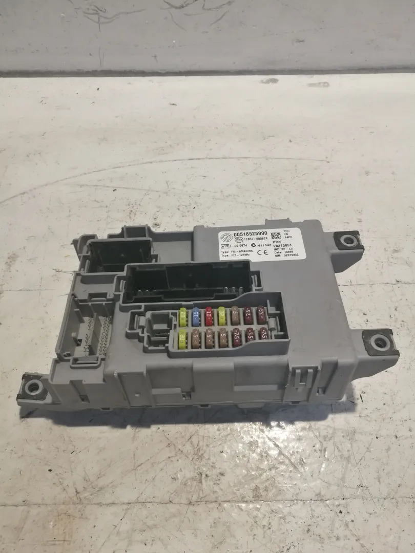 CENTRALINA PORTA FUSIBILI con codice 00518525990 da FIAT 500 Serie (15>) 1200 Benzina (2017)