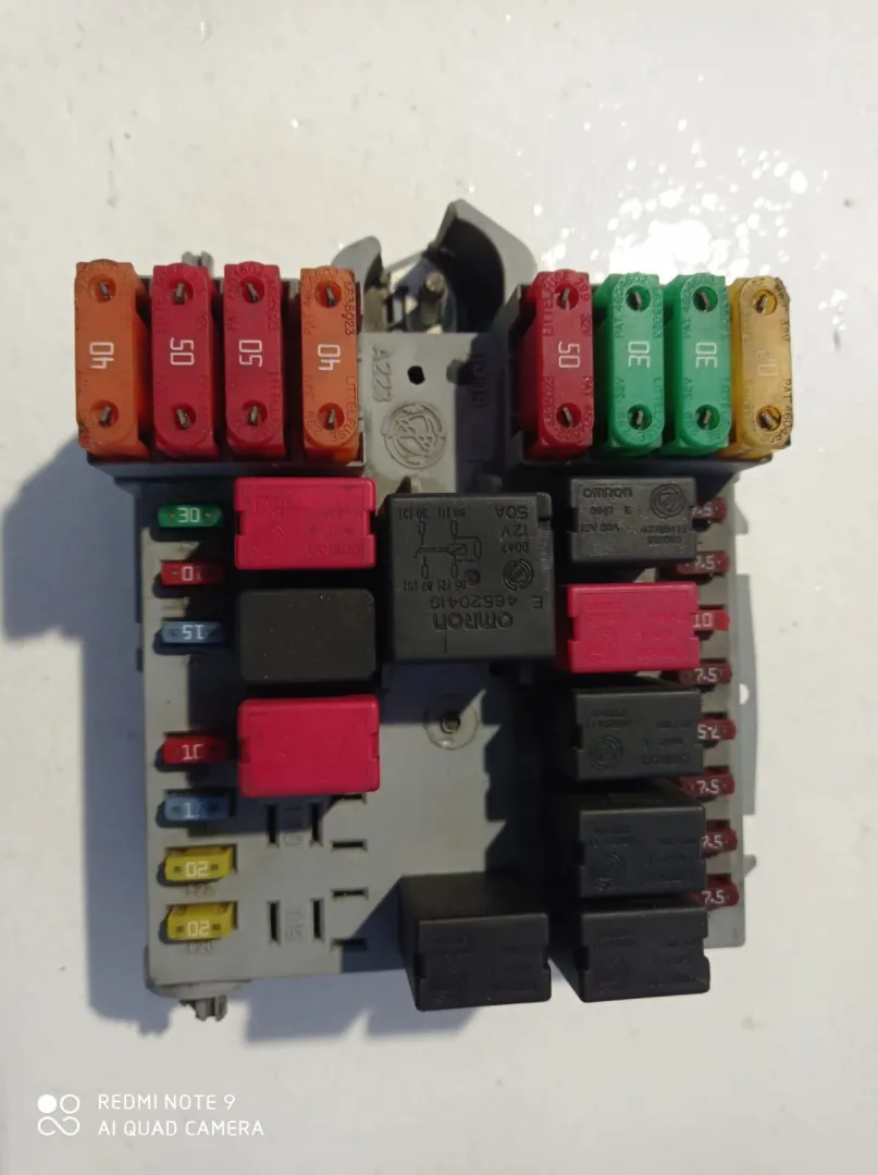 CENTRALINA PORTA FUSIBILI con codice 51775688 da FIAT Bravo 2Â° Serie 1600 Diesel (2009)