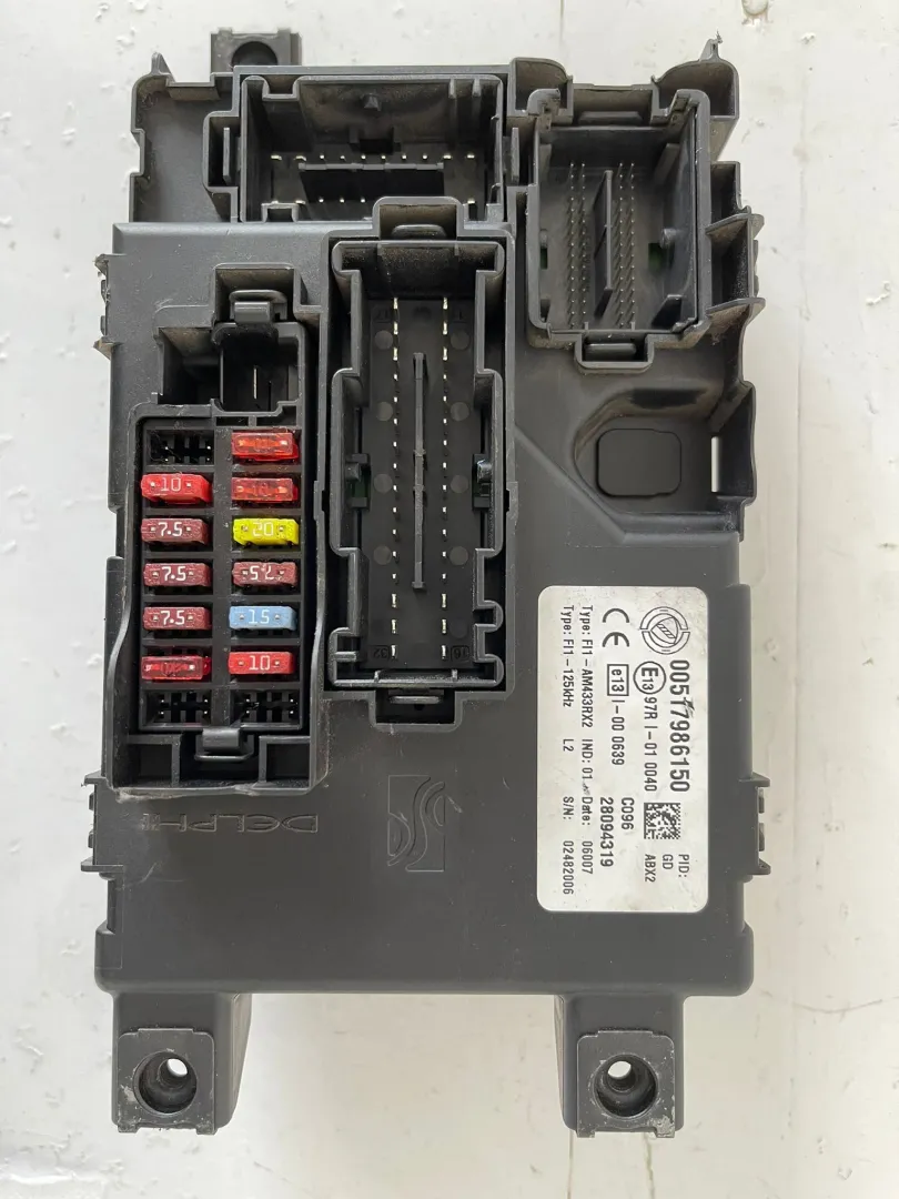 CENTRALINA PORTA FUSIBILI con codice 00517986150 da FIAT Grande Punto 2Â° Serie 1300 Diesel (2010)