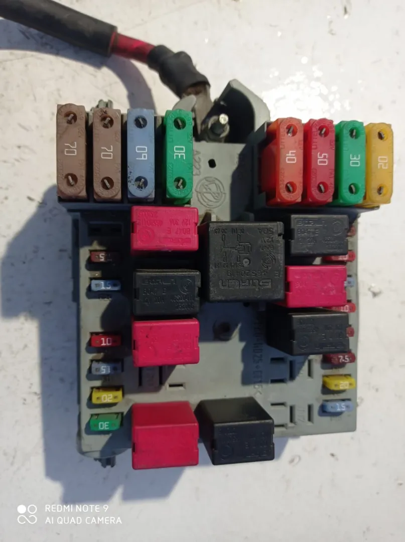 CENTRALINA PORTA FUSIBILI con codice 51795925 da FIAT Idea 3Â° Serie 1300 Diesel (2008)