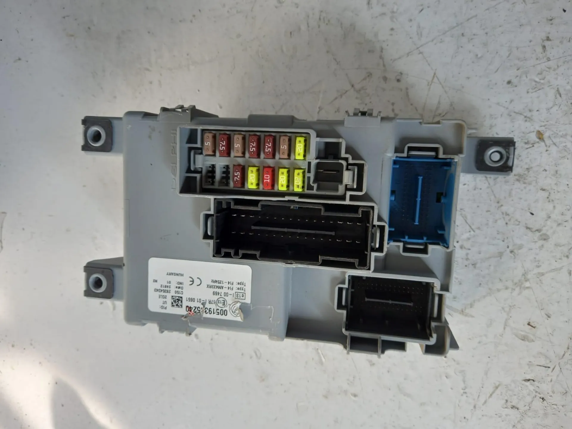 CENTRALINA PORTA FUSIBILI con codice 28354343 da FIAT Panda 3Â° Serie 1200 Benzina con codice motore 188A4000/188A4000 (2014)