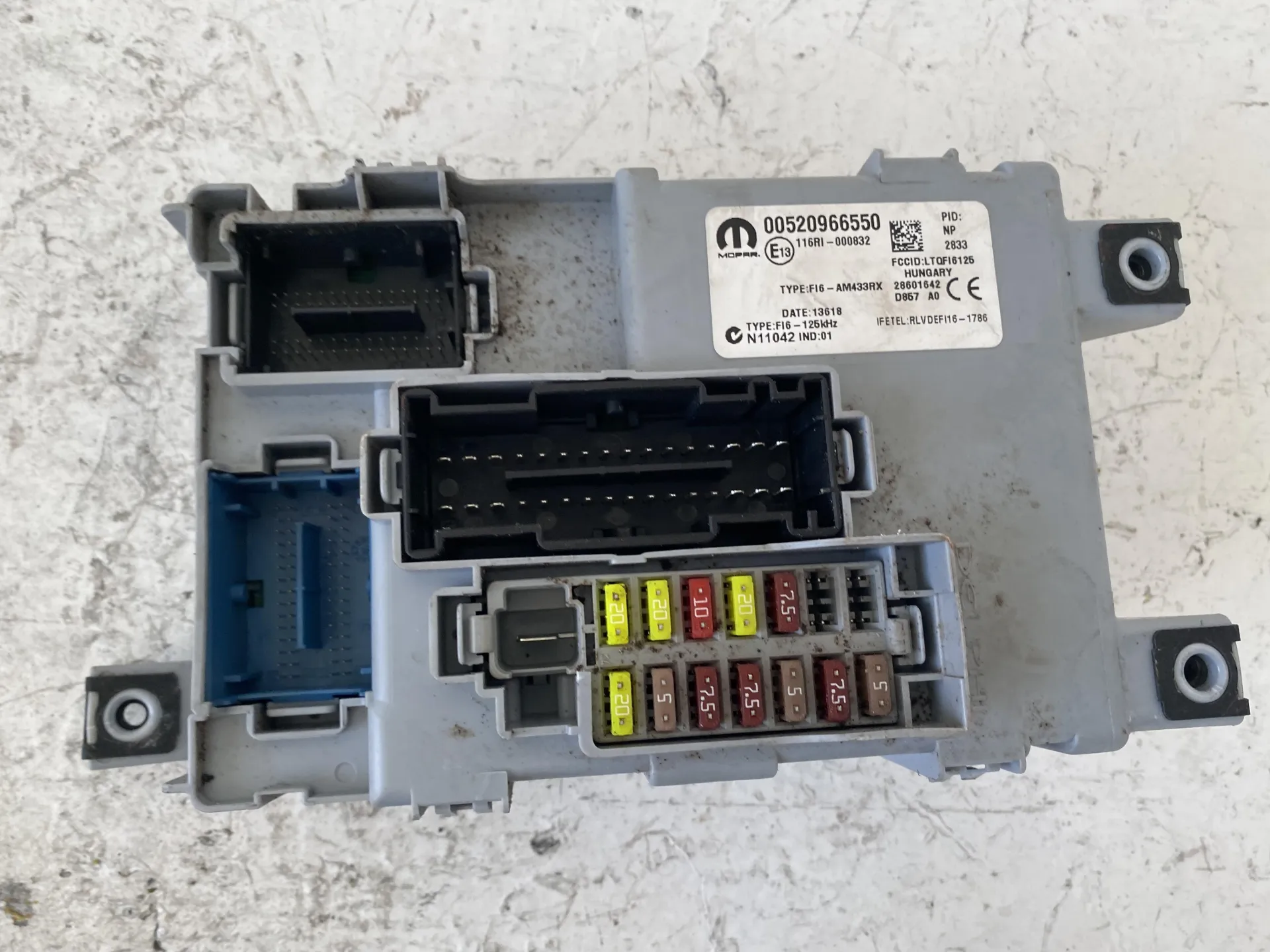 CENTRALINA PORTA FUSIBILI con codice 00520966550 da FIAT Panda Twinair 900 Benzina con codice motore 312A2000/312A2000 (2015)