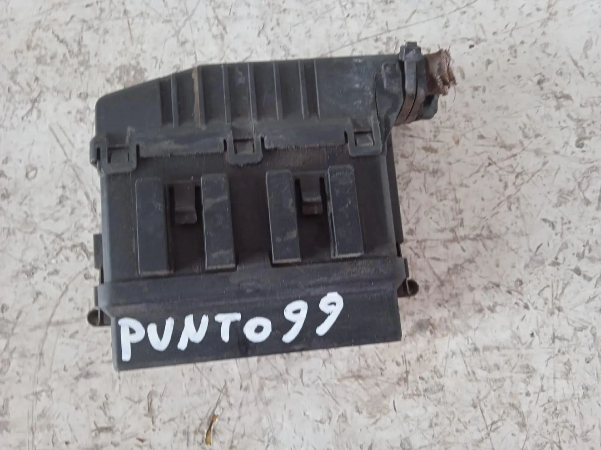 CENTRALINA PORTA FUSIBILI FIAT Punto Berlina 3P 1200 Benzina con codice motore 176B4000/176B4000 (1999)