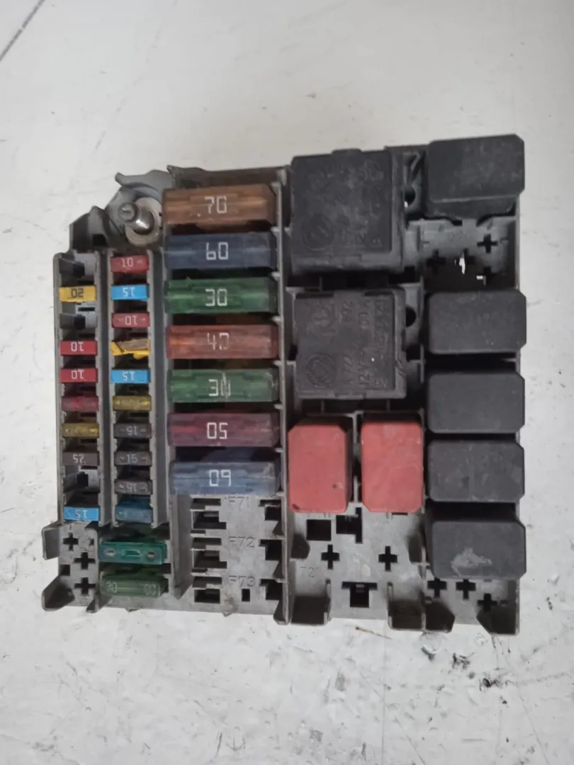 CENTRALINA PORTA FUSIBILI con codice 46841646 da FIAT Punto Berlina 3P 3Â° Serie 1300 Diesel con codice motore 188A8000/188A8000 (2003)