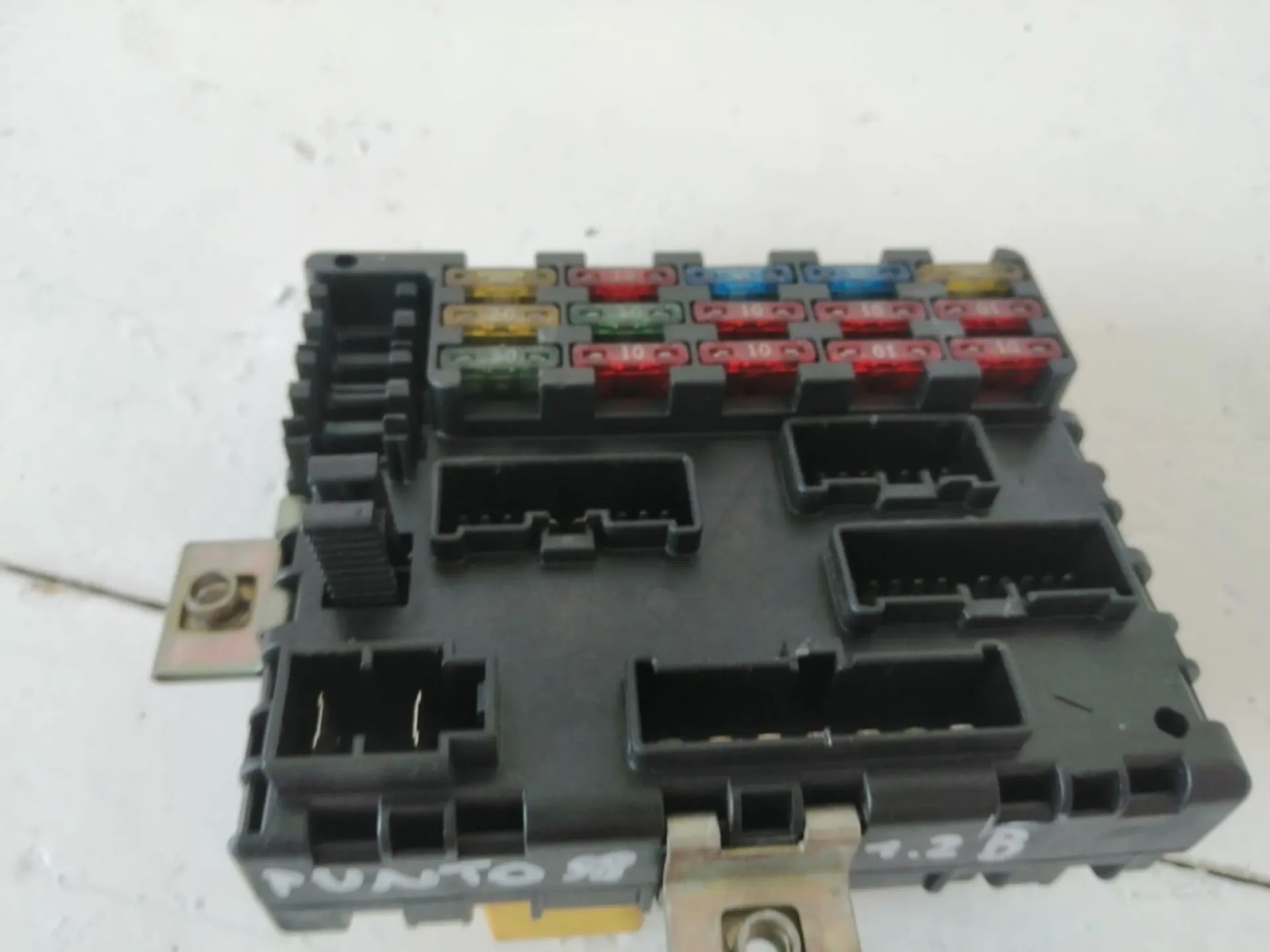 CENTRALINA PORTA FUSIBILI con codice 7755601C110 da FIAT Punto Berlina 5P 1200 Benzina (1998)