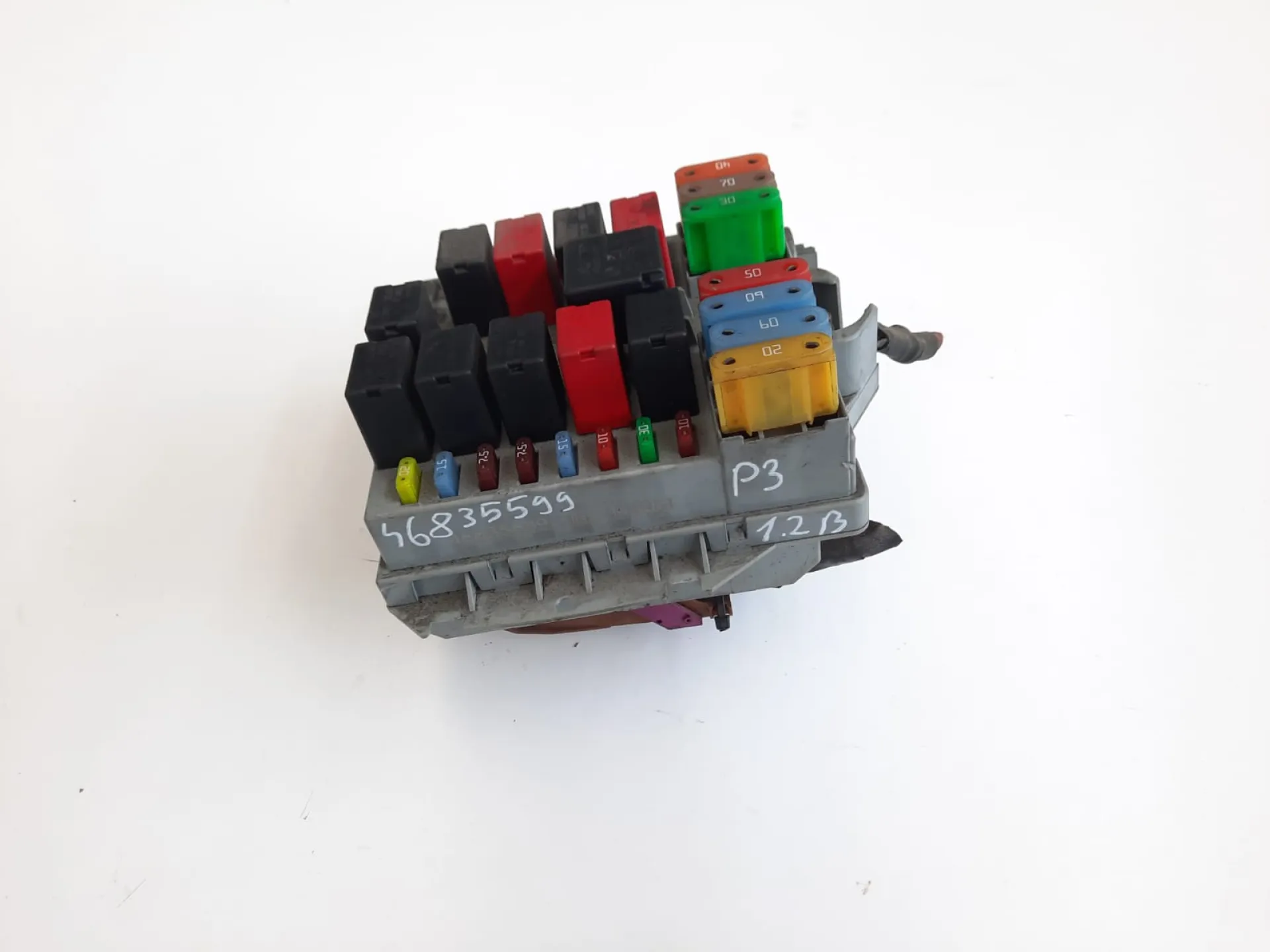 Centralina porta fusibili Fiat Punto3 1.3 B del 2005 CODICE RICAMBIO : 64835599