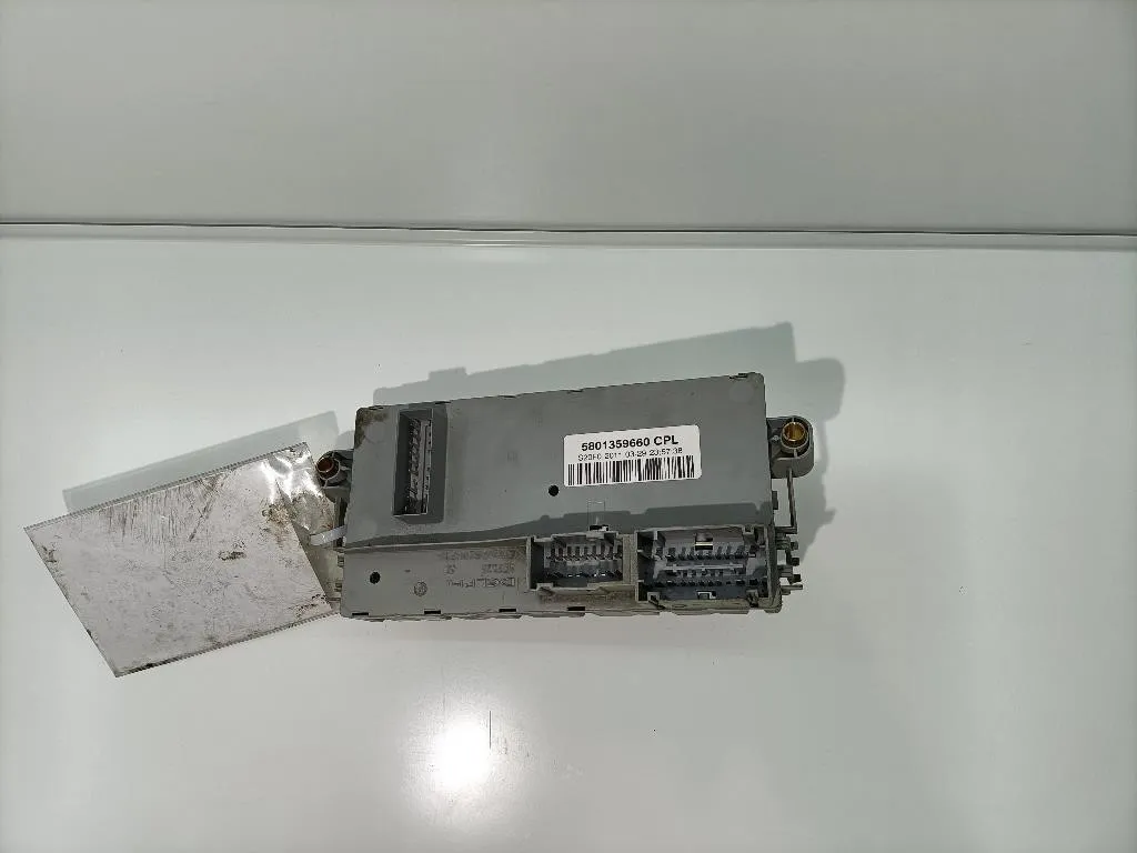 CENTRALINA PORTA FUSIBILI con codice 5801359660 da IVECO Daily 4Â° Serie 2998 diesel (1)