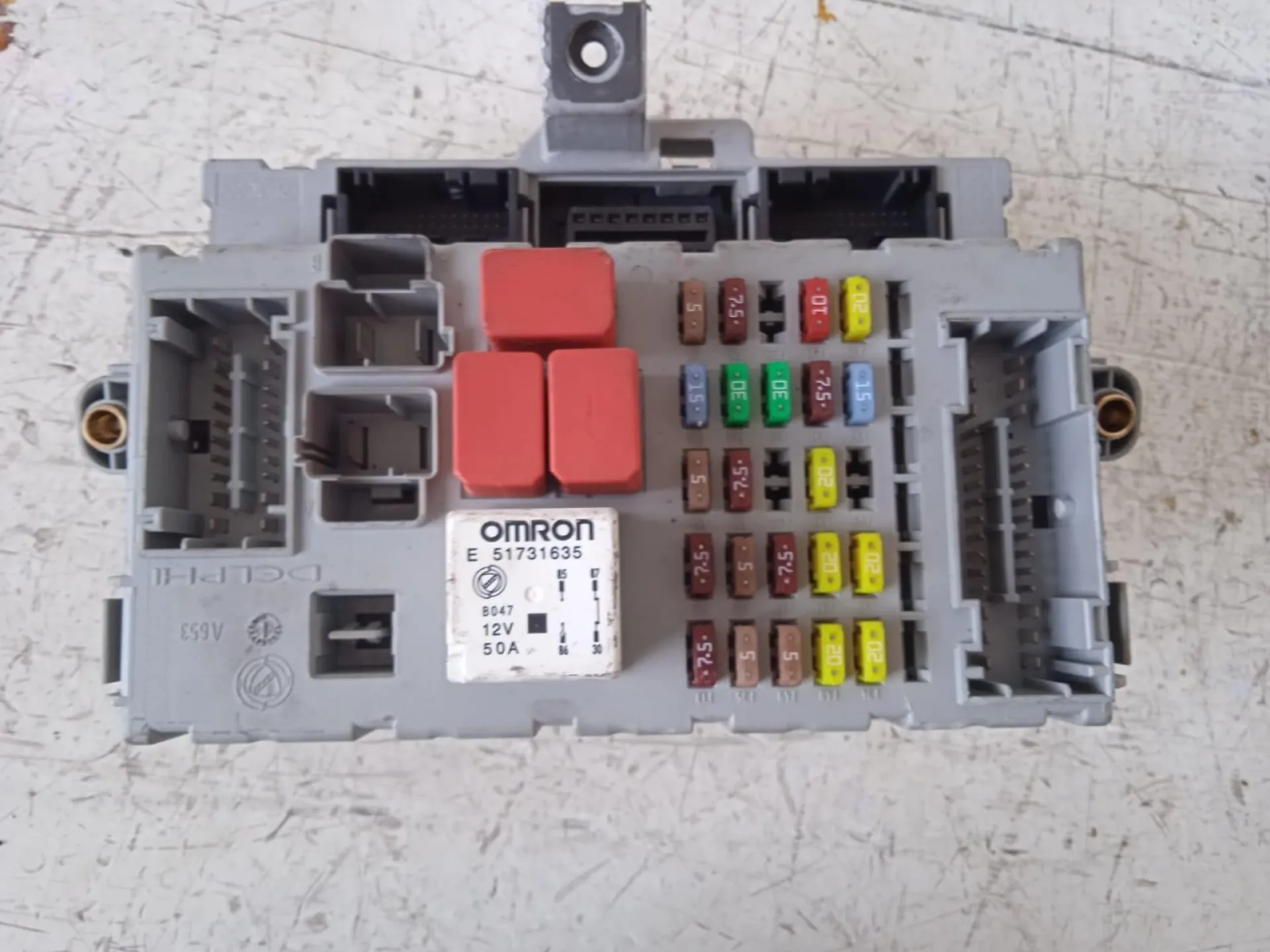 CENTRALINA PORTA FUSIBILI con codice 51731635 da LANCIA Delta 3Â° Serie 2000 Diesel con codice motore 198A5000/198A5000 (2010)