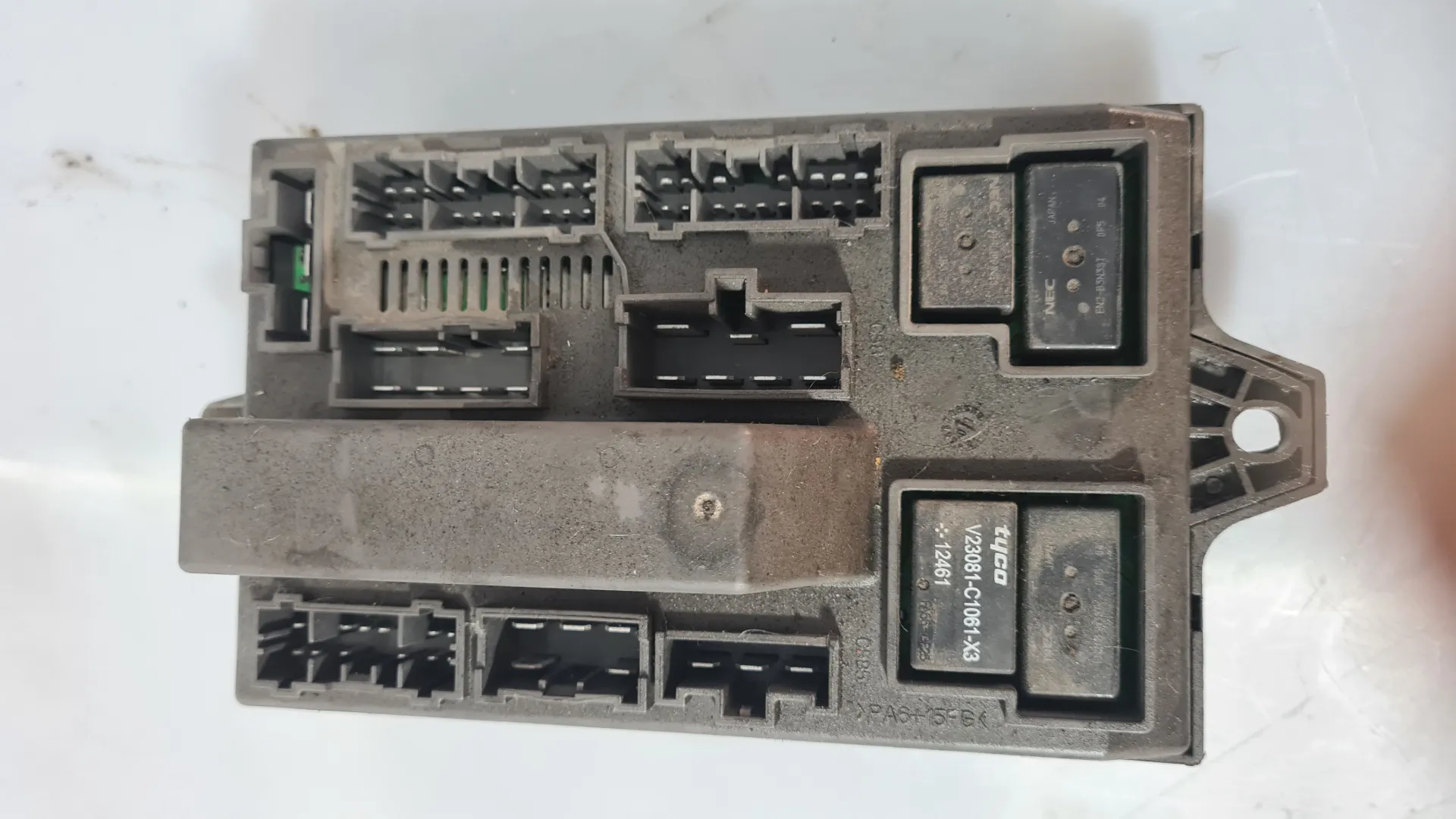 CENTRALINA PORTA FUSIBILI con codice 518678602 da LAND ROVER Discovery 3° Serie con codice motore 15P (99>02)