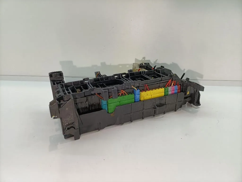 CENTRALINA PORTA FUSIBILI con codice A2465400240 da MERCEDES Classe A W176 Serie AMG (13>) 1461 diesel (2014)