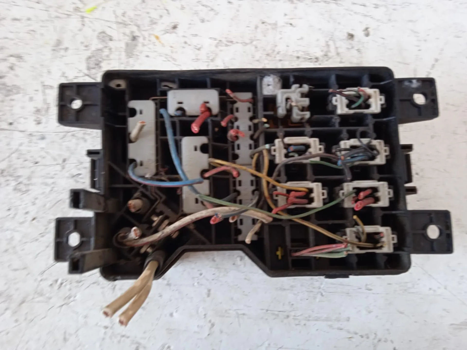 CENTRALINA PORTA FUSIBILI MITSUBISHI Pajero 2Â° Serie 2500 Diesel con codice motore 4D56/4D56 (1994)