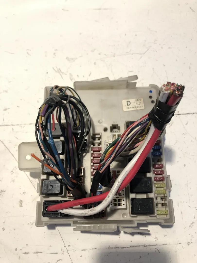 CENTRALINA PORTA FUSIBILI con codice 284B6EB301 da NISSAN Pathfinder 2Â° Serie 2500 Diesel (2007)