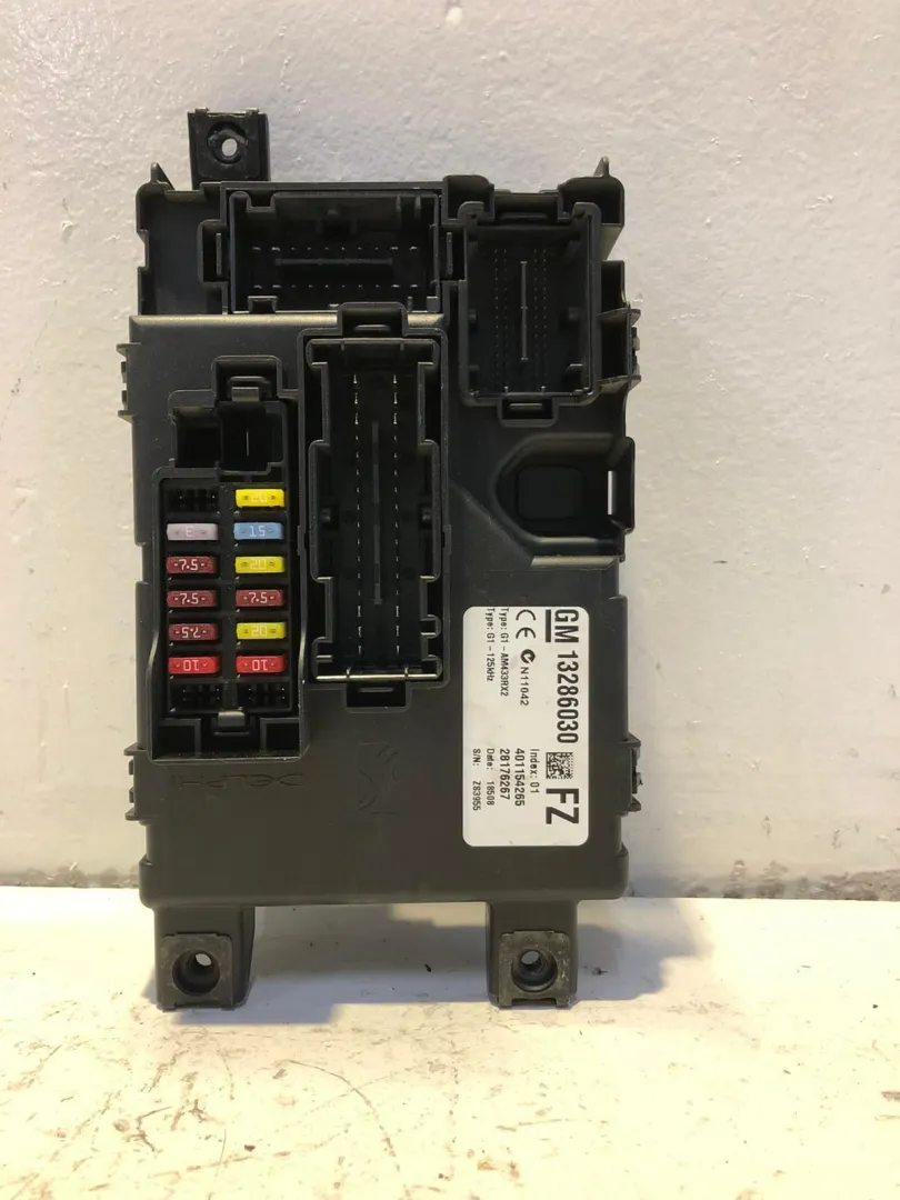 CENTRALINA PORTA FUSIBILI con codice 13286030 da OPEL Corsa D 3P 1Â° Serie 1200 Benzina (2009)