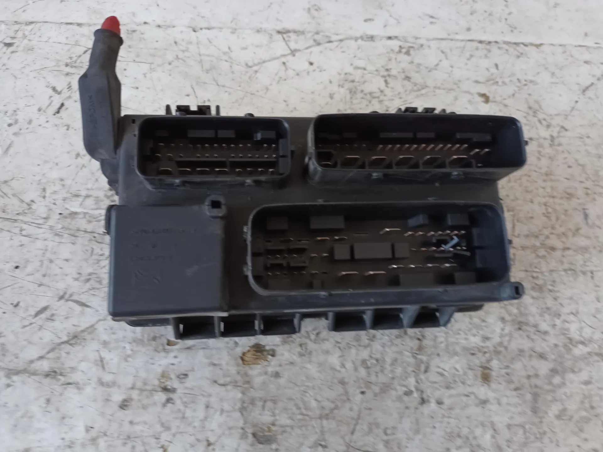CENTRALINA PORTA FUSIBILI con codice 13217392 EF da OPEL Corsa D 5P 1Â° Serie 1200 Benzina con codice motore Z12XEP (2008)