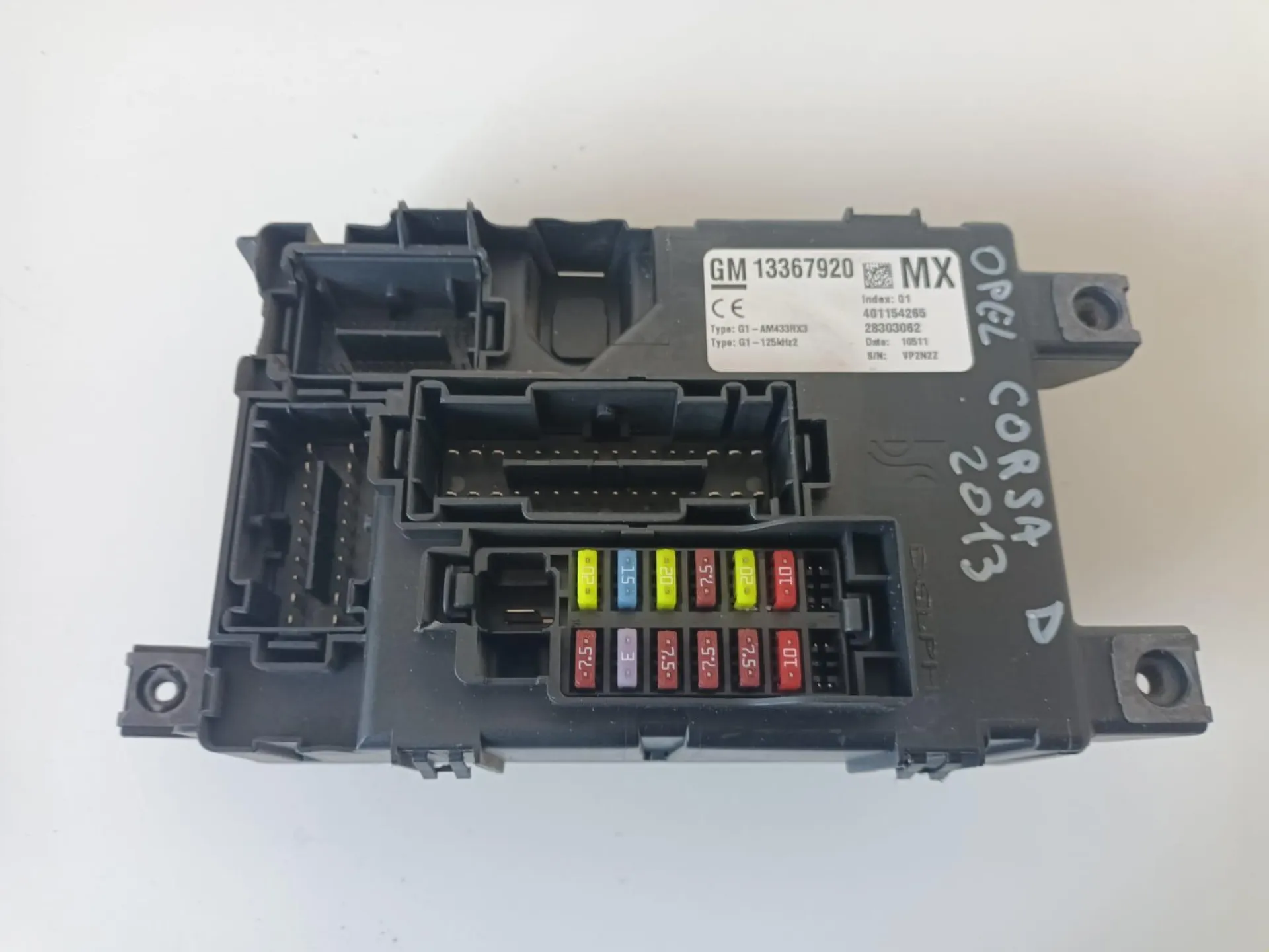 CENTRALINA PORTA FUSIBILI con codice 13367920 da OPEL Corsa D 5P 2Â° Serie 1200 Benzina con codice motore A12XER/A12XER (2013)