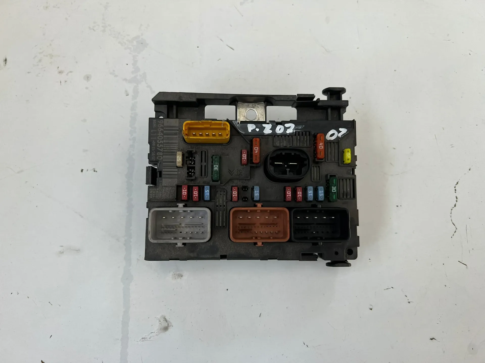 Centralina porta fusibili Peugeot 207 1.4 D del 2007 CODICE RICAMBIO : 9664055780