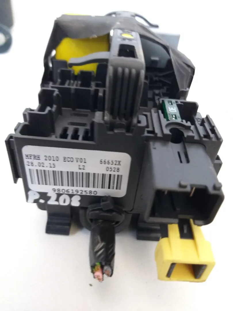 Centralina Porta fusibili Peugeot 208 del 2016 1.4 HDI CODICE RICAMBIO : 9806192580