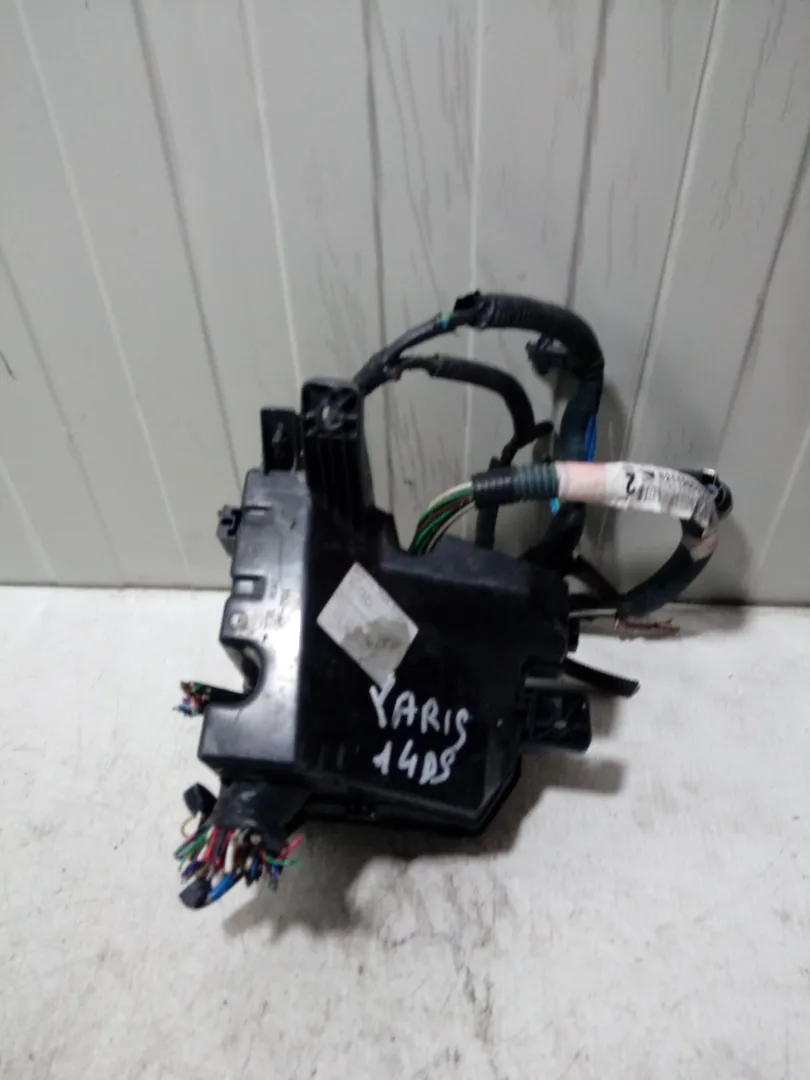 821120d200a / 7178 CENTRALINA PORTA FUSIBILI TOYOTA Yaris Serie (08>11) 1400 Diesel (2008)