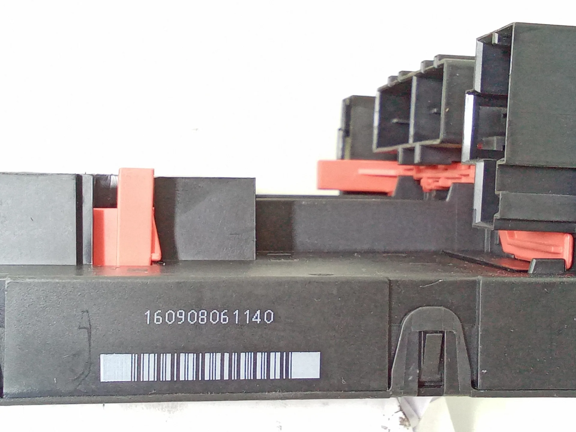 CENTRALINA PORTA FUSIBILI con codice 3c0937049e da VOLKSWAGEN Golf 5 Berlina (03>08) 1600 Benzina 75 (2006)