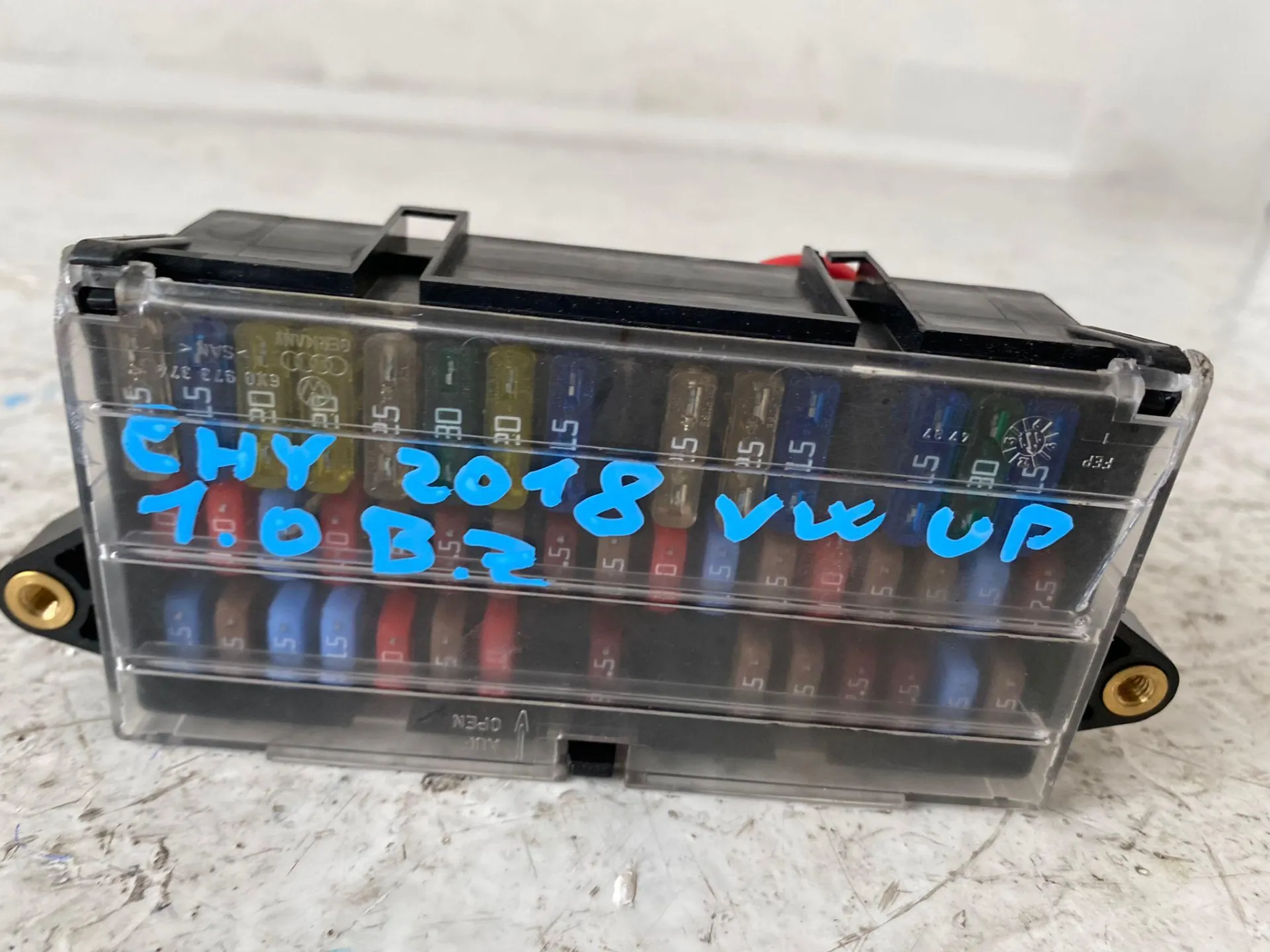 CENTRALINA PORTA FUSIBILI con codice 1216108592\003 da VOLKSWAGEN Up Serie (122) (16>) 1000 Benzina con codice motore CHY/CHY (2018)