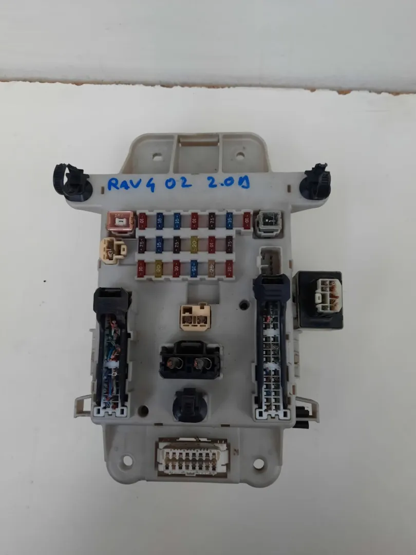 Centralina porta fusibli Toyota Rav4 del 2003 2.0 Diesel CODICE RICAMBIO : 82733-4208