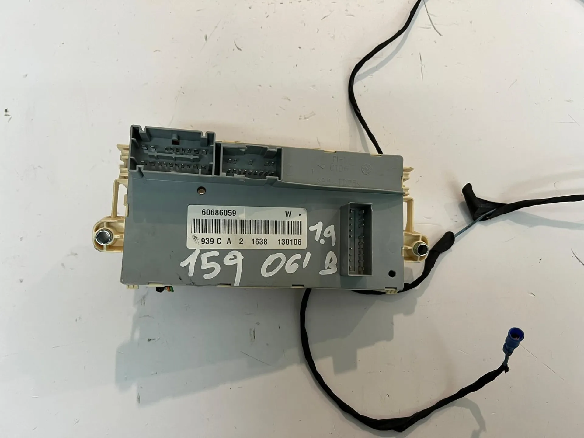 Centralina porta fusilibi Alfa Romeo 1.9 B del 3006 CODICE RICAMBIO : 60686059