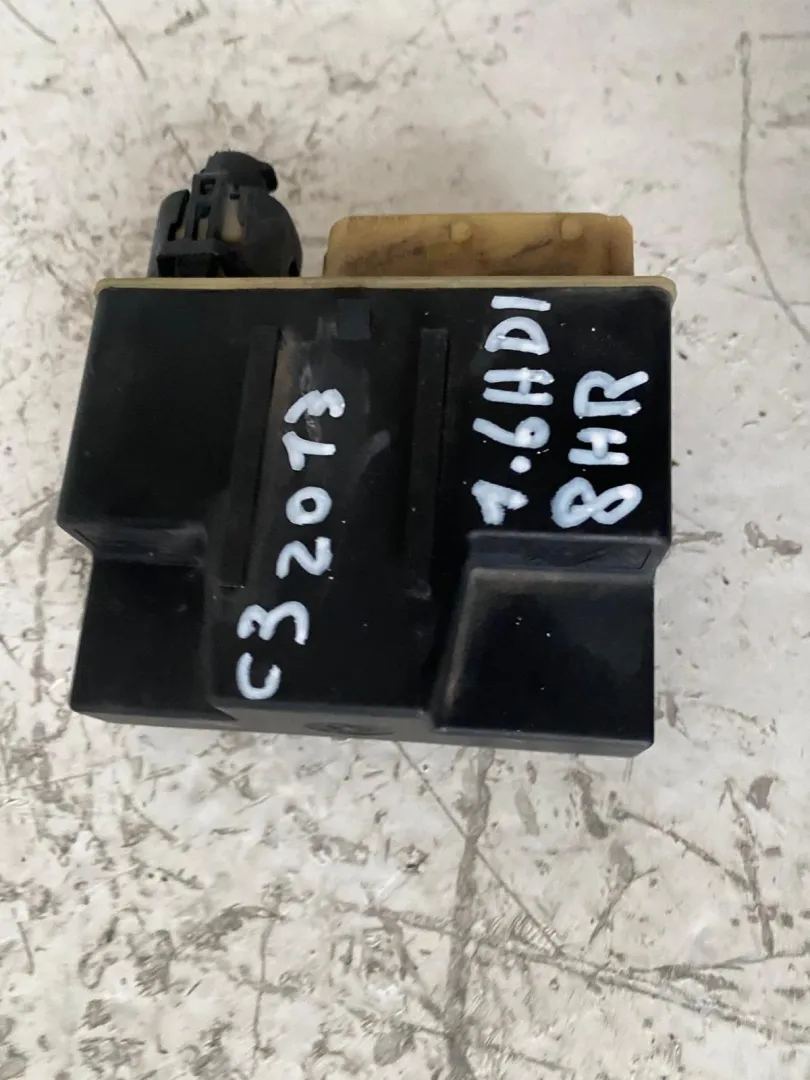 CENTRALINA PRERISCALDAMENTO con codice 96520201180 da CITROEN C3 Serie (09>15) 1600 Diesel con codice motore 8HR/8HR (2013)