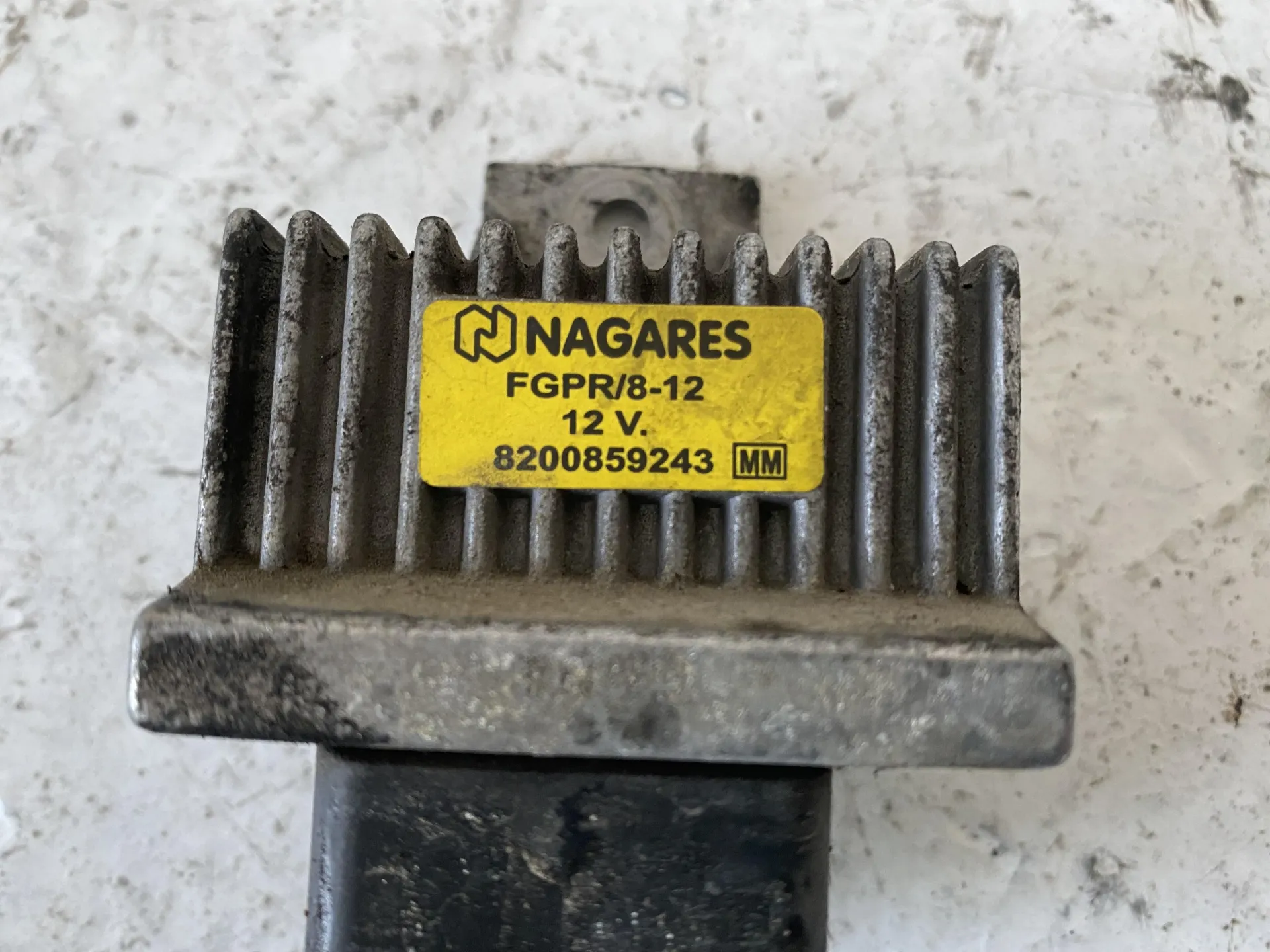 CENTRALINA PRERISCALDAMENTO con codice 8200859243 da RENAULT Megane III (08>16) 1500 Diesel con codice motore K9K J8/K9K J8 (2013)