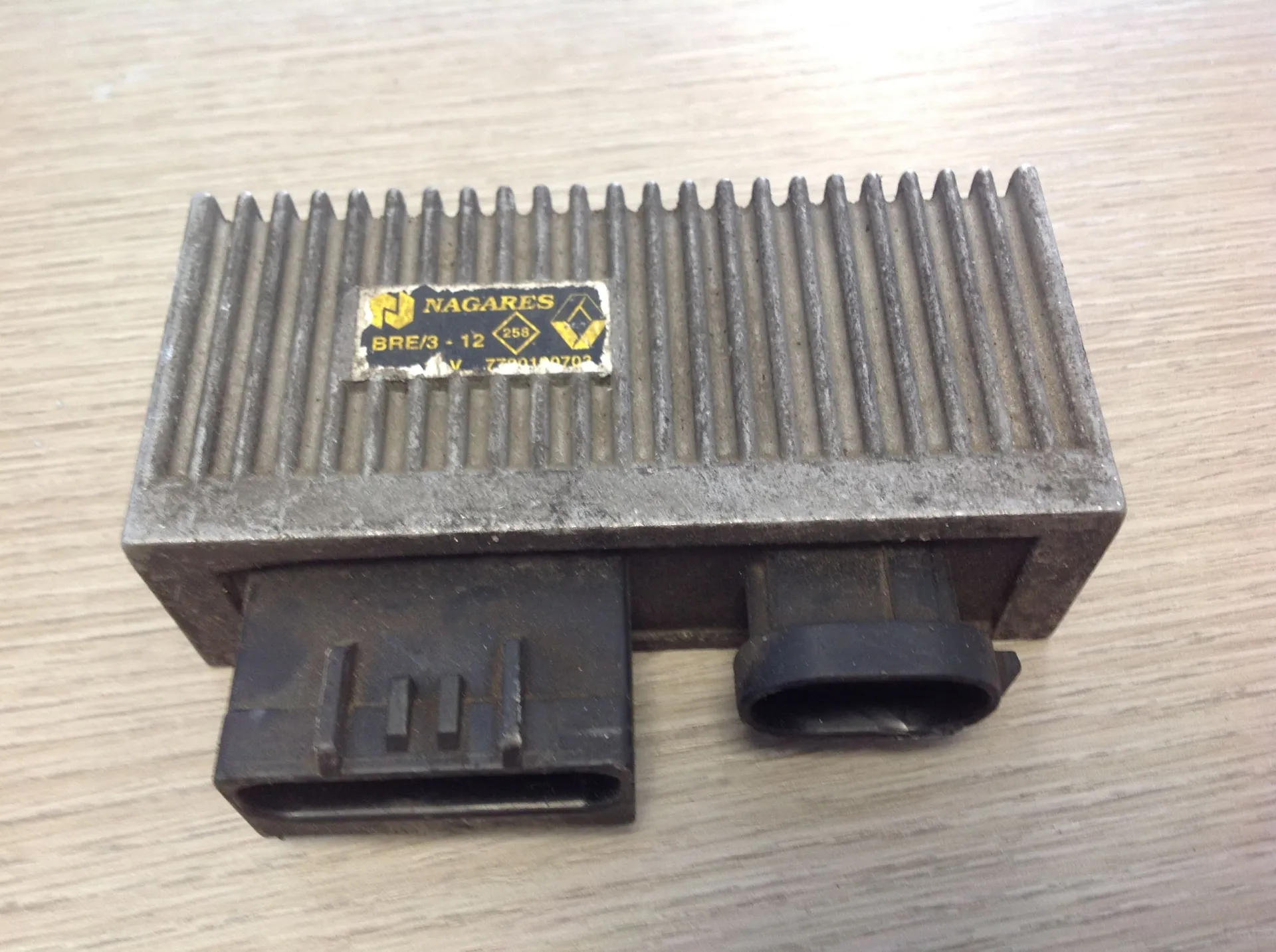 CENTRALINA PRERISCALDAMENTO con codice 7700100703 da RENAULT Megane l Serie (99>02) Diesel (2000)