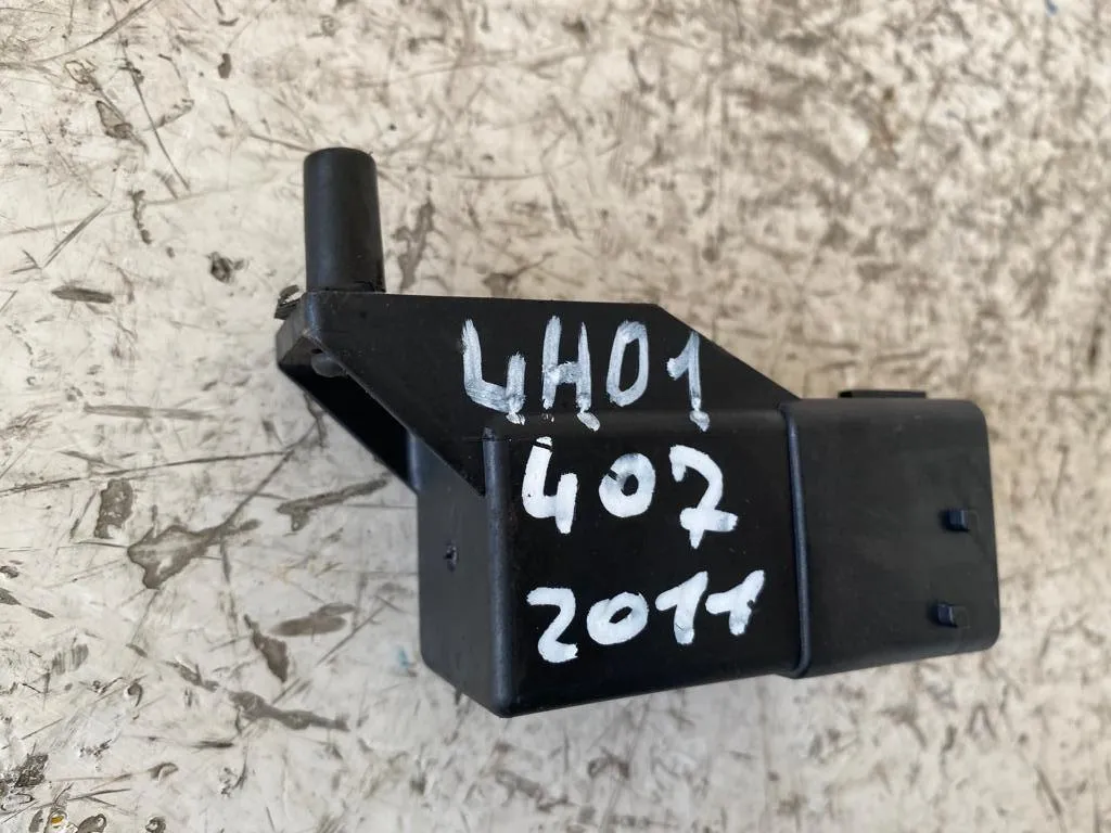 CENTRALINA RELE CANDELETTA con codice 9640469680 da PEUGEOT 407 Berlina 2200 Diesel con codice motore 4H01/4H01 (2011)