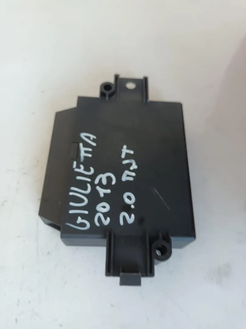CENTRALINA SENSORI DI PARCHEGGIO con codice 50511623 da ALFA ROMEO Giulietta Serie (940_) (10>13) 2000 Diesel con codice motore 940A5000/940A5000 (2013)