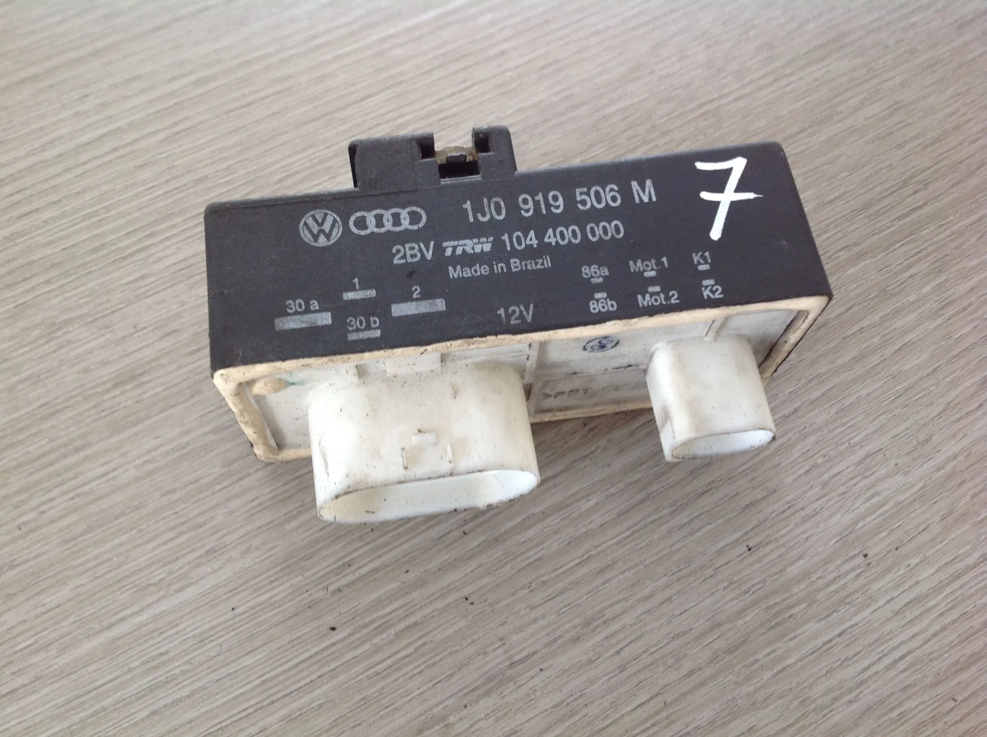 CENTRALINA VENTOLA RADIATORE con codice 1J0919506M da VOLKSWAGEN Bora Berlina Diesel (2000)