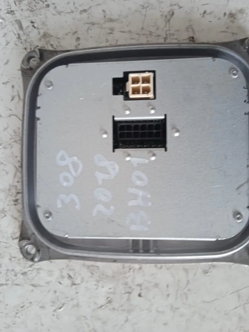 CENTRALINA XENON con codice 10EEG122221A da PEUGEOT 308 2Â° Serie 1600 Diesel con codice motore BH01/BH01 (2018)